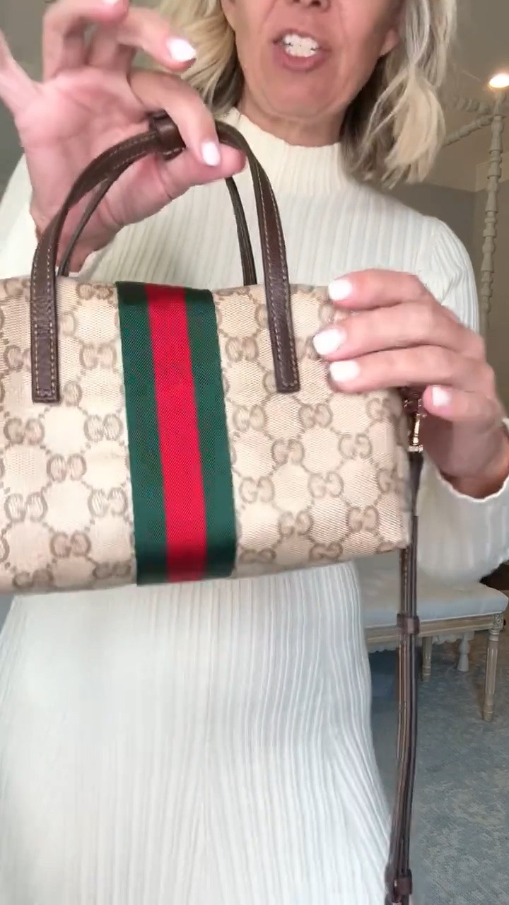 Can we take a moment for the bag?!? Love a sweater dress that we can style so many ways!
Dress - small
Shoes - 8 tts