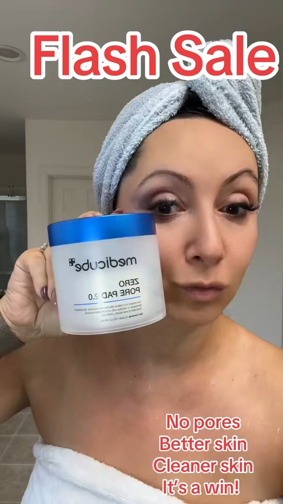 Pore-fection in a Swipe! ✨🧴
Ever scrubbed your face, stepped out of the shower, and felt like a clean queen—only to swipe one of these and find another layer of gunk? The betrayal is real. The Medicube Zero Pore Pad 2.0 is basically a lie detector test for your double-cleanse. Here’s why your skin needs it:
• Pore Deep-Dive: Uses AHA & BHA to melt away the sebum and dead skin that makes pores look huge.
• The "Half-Off" Hero: It’s usually a splurge, but this Flash Sale makes it a steal.
• Dual-Sided: One side scrubs, the other side polishes.
• Texture Reset: Helps get that "glass skin" look by chemically smoothing out rough patches.
Reality Check: You can’t delete pores (physics is a party pooper), but you can keep them so clear they’re practically invisible.
Grab yours before the sale ends! 🛒👇
#SkincareDeals #Medicube #PoreCare #GlowUp #ClearSkin #BeautySale #SkincareTips

#LTKmorningroutine #LTKSaleAlert #LTKstorytime