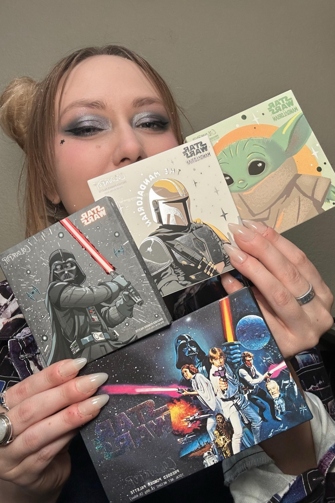 ✨⭐️GIVEAWAY⭐️✨

I’m so excited to be partnering with @colourpopcosmetics to give one lucky winner an assortment of their best-selling Star Wars collection! To enter:

1. Follow @colourpopcosmetics and me, @van_kelsing 
2. Tag a friend telling them who your favorite Star Wars character is!

For additional entries:
⭐️ Tag additional friends telling them who are some of your other favorite Star Wars characters are (each comment equals one entry)
⭐️ For 5 additional entries: daily, you can share this to your story tagging @colourpopcosmetics and @van_kelsing! 

Opportunity to enter ends midnight 5/5 - REVENGE OF THE 5th! 

Good luck and MAY THE FOURTH BE WITH YOU!

#maythefourthbewithyou #colourpopcosmetics #starwars #colourpopme