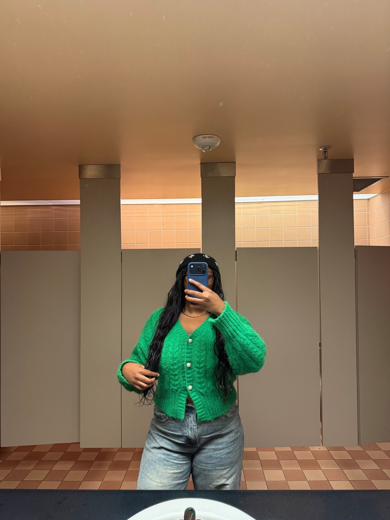 a cozy green sweater screams money to me. and that’s the type of energy I love! my sweater cardigan is from Zara. jeans from Fashionnova 💚

#LTKjeans #LTKwinter #LTKcanada