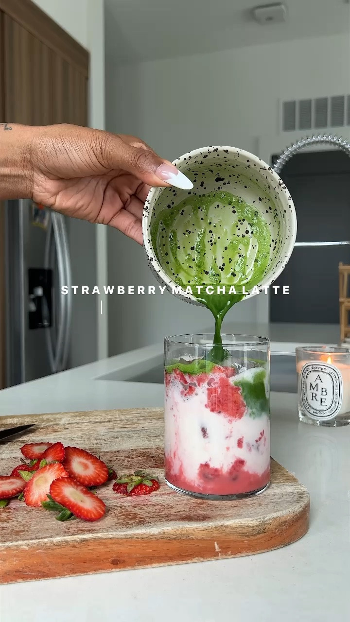 strawberry matcha latte me, pls 🍓

recipe:
1 cup strawberries (slice) 
2 tbsp honey or sugar 
2-3 oz @califiafarms barista blend oat milk
whisk 1/2 tsp @ippodoteausa ummon or horai matcha 
add ice 
pour strawberry purée 
add matcha 

stir, sip & enjoy :)



#LTKhome