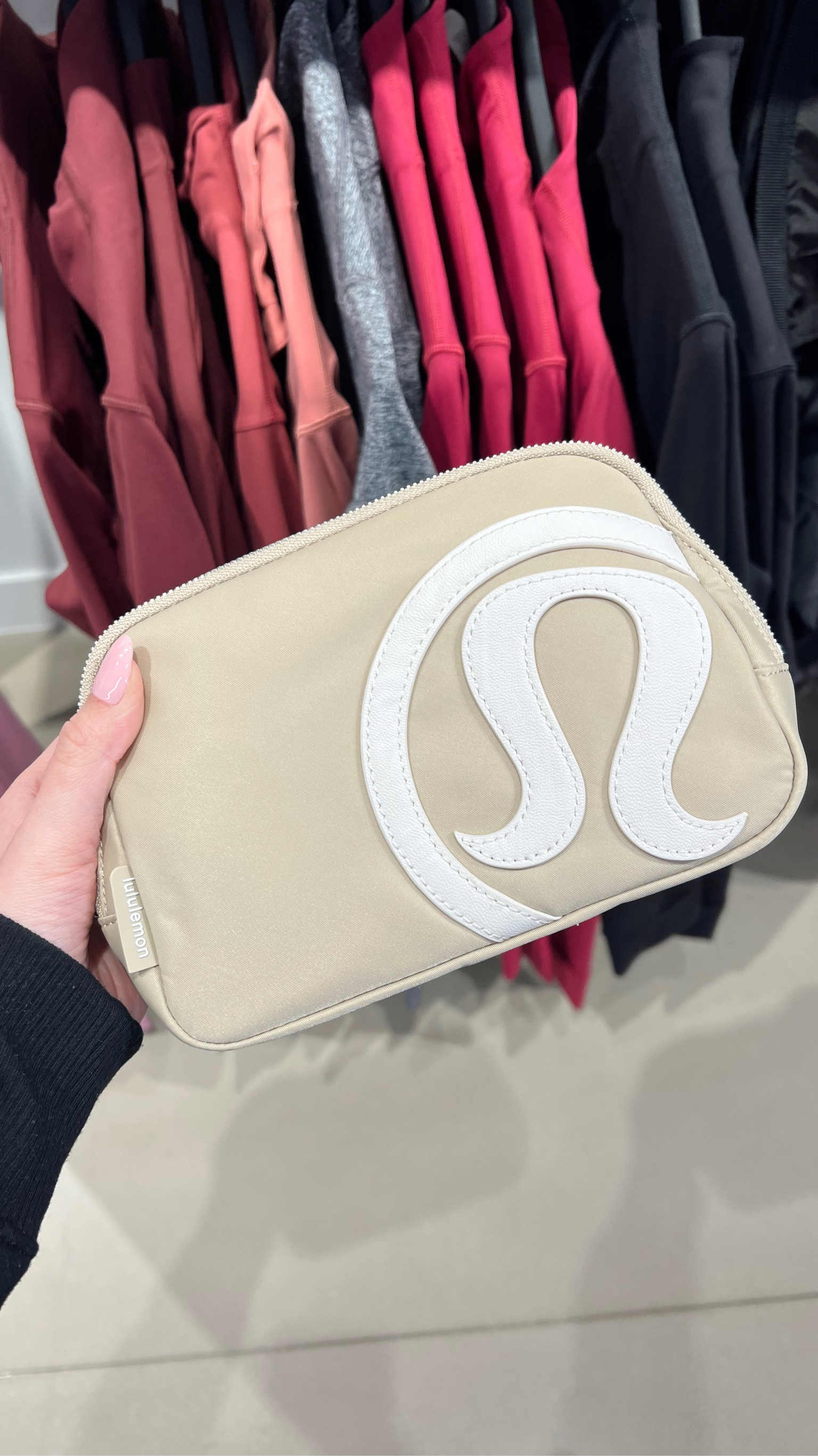 Lululemon belt bag in stock in multiple colors! Silver drop/white, grey sage, trench/white opal , black and pink pastel!

#lululemon #beltbag #restock


#LTKitbag #LTKGiftGuide #LTKstyletip