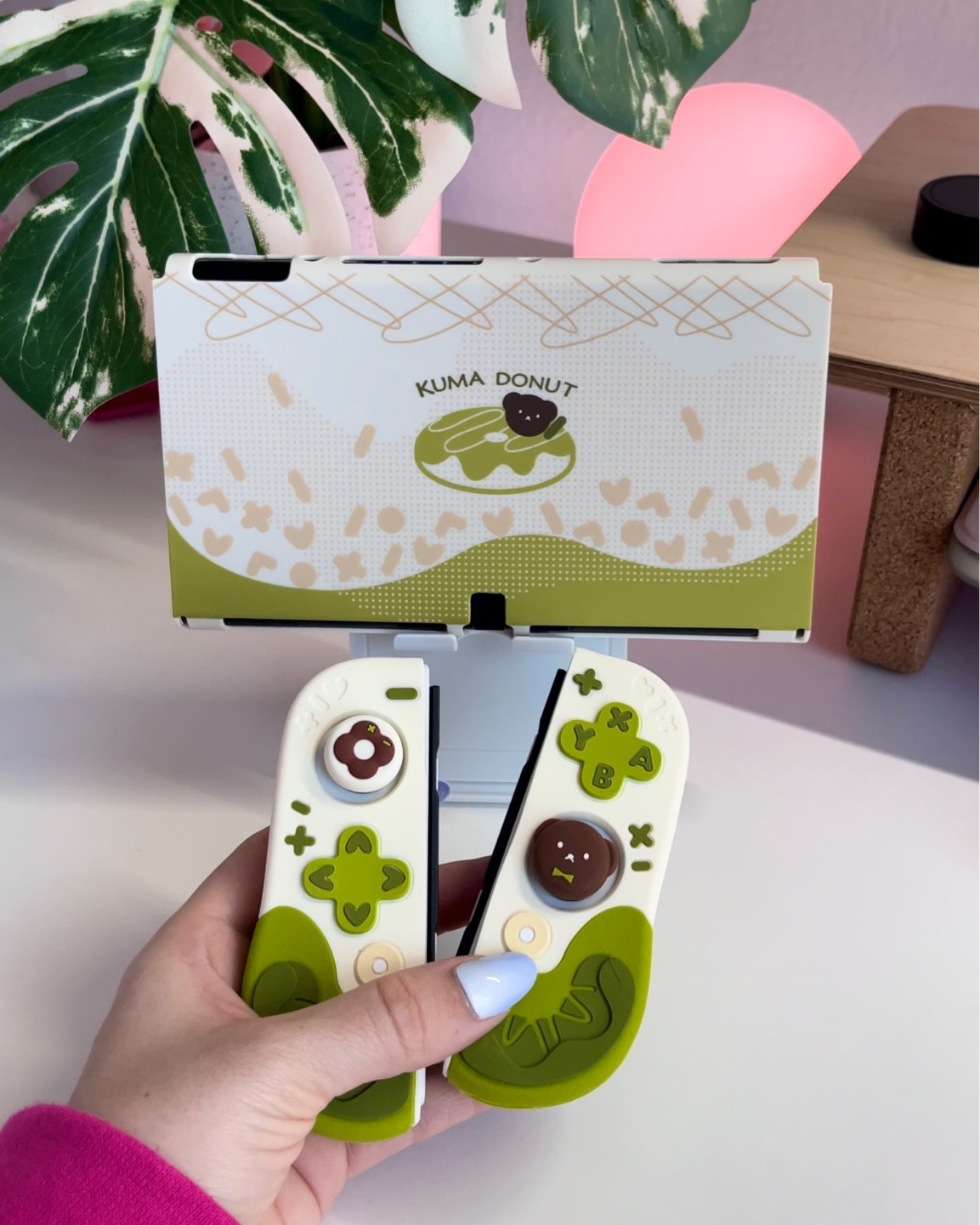 Cozy & cute Nintendo Switch protective case & dockable cover! The perfect gift for your loved one with a Nintendo switch. #nintendoswitch #techfinds #cozy #cozyfinds