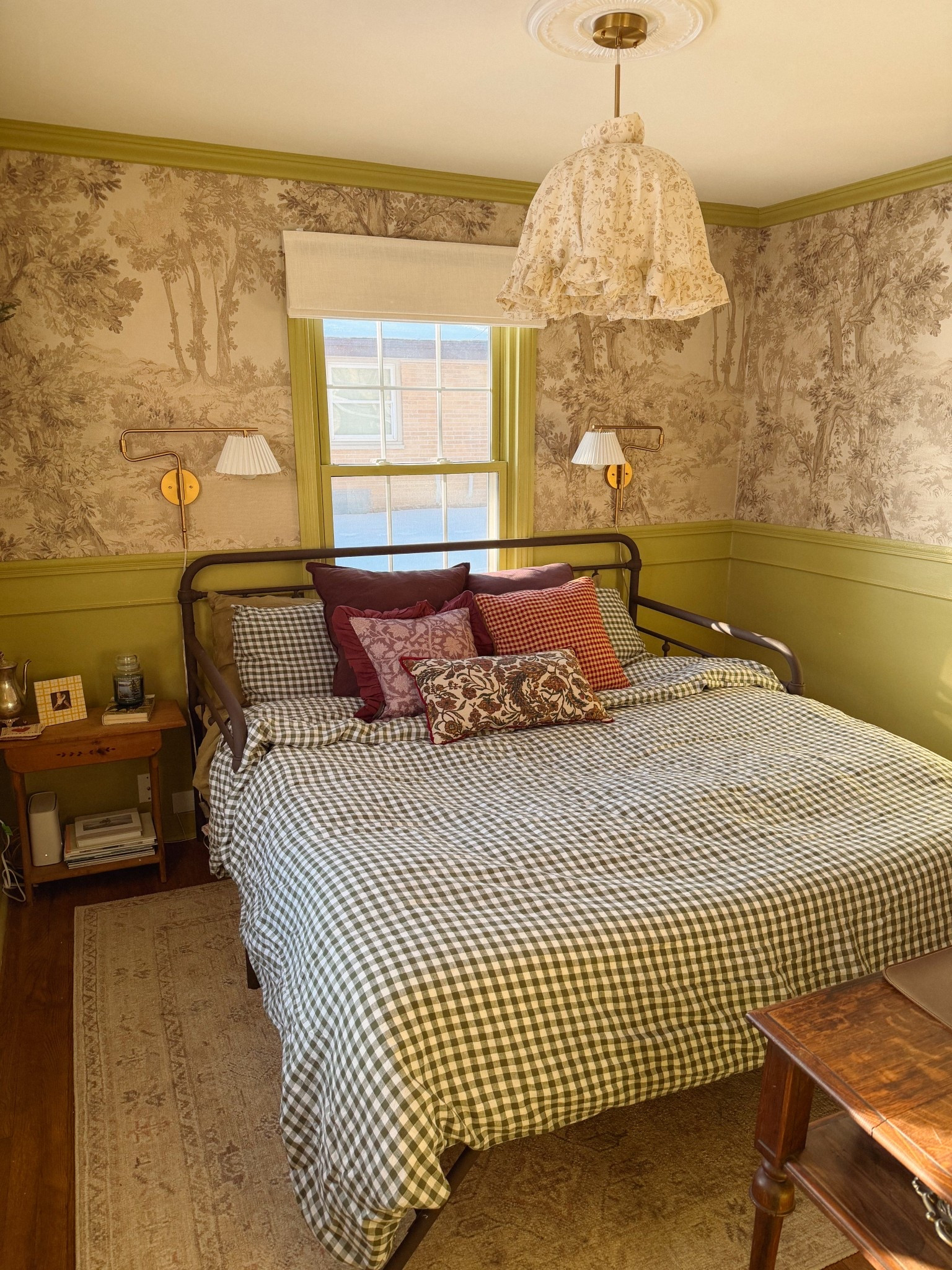 Guest bedroom all set up for this weekend 🥰
.
.
#daybed #guestroom #wayfair #guestbedroom #whimsical #homeinteriors

#LTKBump #LTKHome #LTKootd