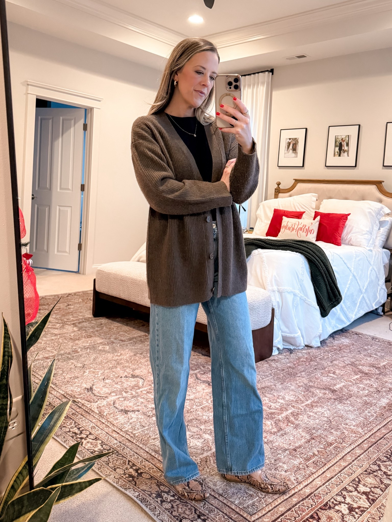 The coziest classic combo — my Quince Mongolian Cashmere Oversized Boyfriend Cardigan (Small) paired with Abercrombie High-Rise Loose Jeans (25R). The cardigan is that perfect blend of softness and structure — an investment piece that elevates every outfit. Jeans run true to size and give that effortless, relaxed look I love for winter.

Use my Quince code INFG-25SIMPLYCHICMAMA10 for 10% off your first order.

#QuinceCashmere #AbercrombieJeans #QuietLuxury #CapsuleWardrobe #ClassicStyle #MomOutfits #LTKWinterStyle #LTKFinds #LinenAndLightCo #MinimalistStyle #EverydayOutfit #LTKCapsuleWardrobe

#LTKWorkwear #LTKGiftGuide #LTKootd