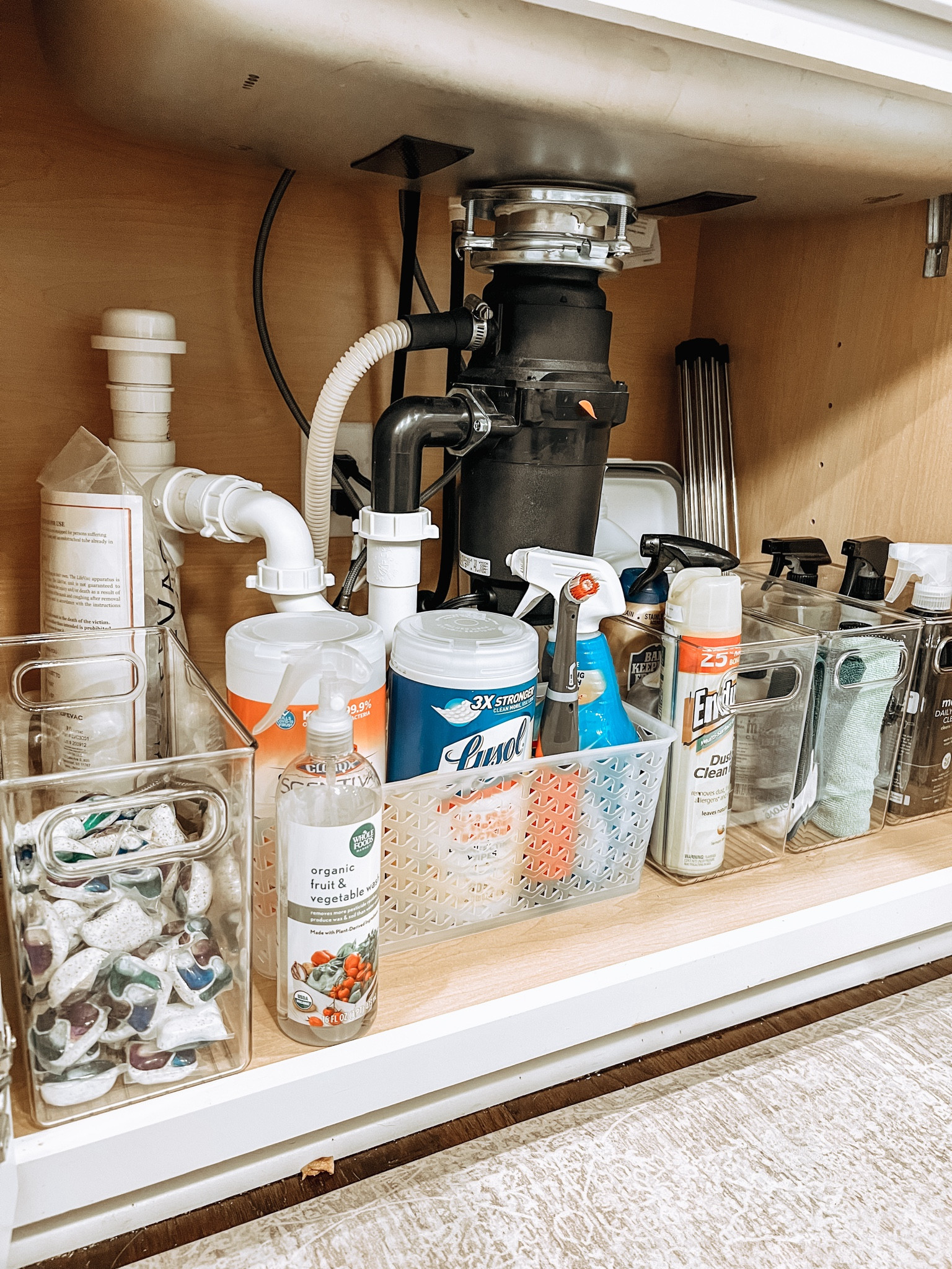 DECLUTTER! Im continuing my whole hole declutter journey by tackling under the kitchen sink! Here’s everything I used to organize! 