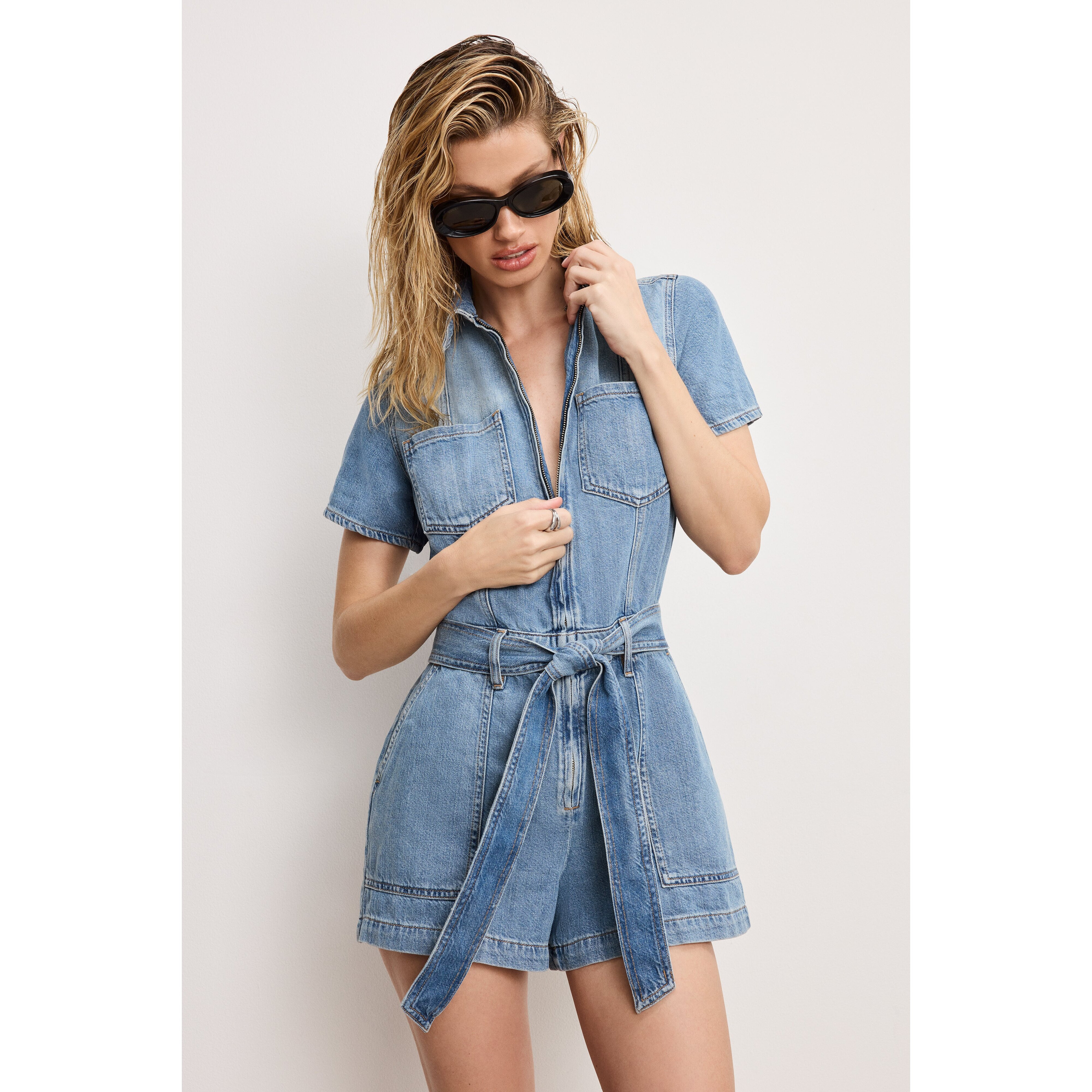 Women's Fit For Success Lite Linen Denim Shorts Denim Jumpsuit | Indigo, Size XL | Good American by Khlo� Kardashian | Good American