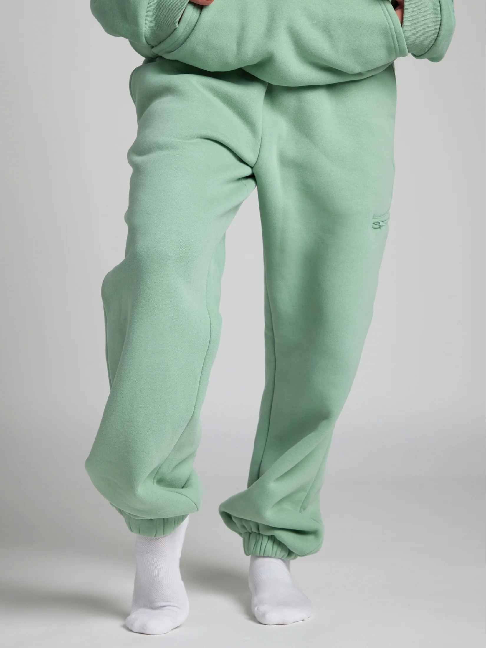 Comfrt Airplane Mode Travel Sweatpants | Aloe | Green | Oversized | M | Medium | Comfrt