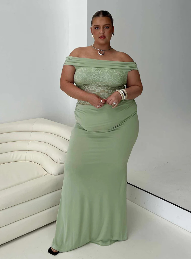 Gwendolen Off The Shoulder Maxi Dress Green Curve | Princess Polly AU