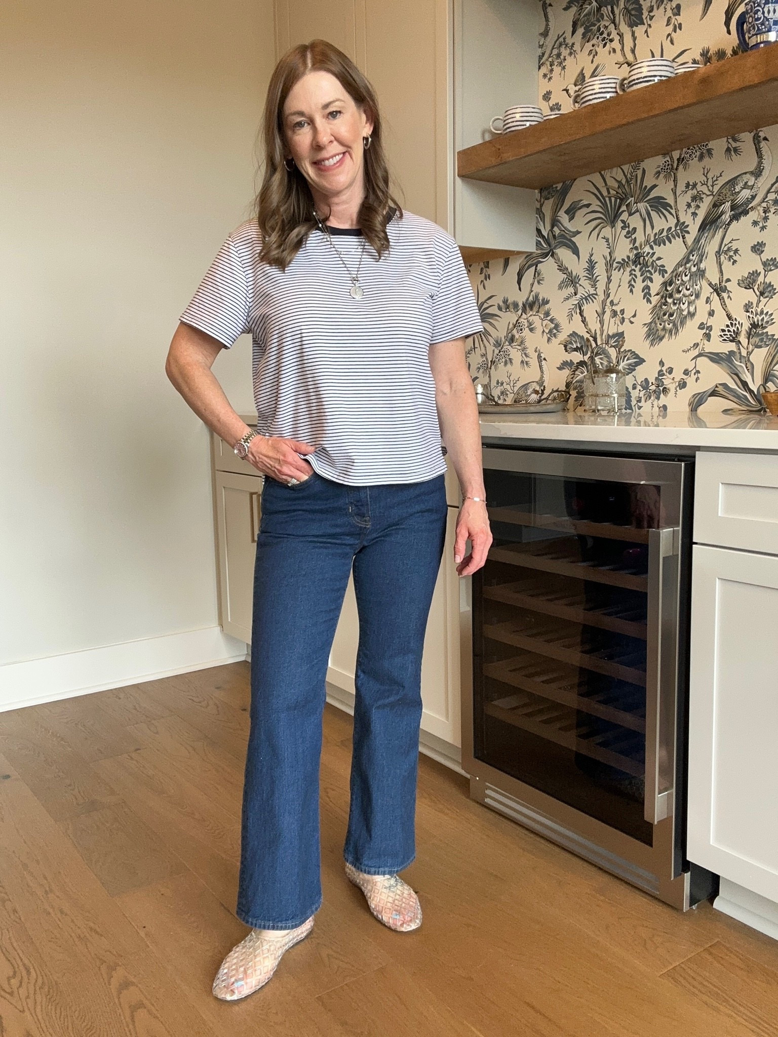 Outfit of the day! 
Tshirt size medium
J Crew Jeans
Target Jelly shoes
#jcrewjeans #jellyshoes

#LTKootd