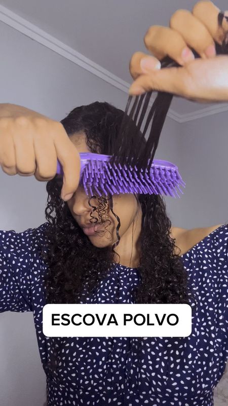 Escova polvo: maravilhosa para desembaraçar e finalizar para definir melhor os fios. #cabelocacheado 

#LTKbrasil #LTKbeauty