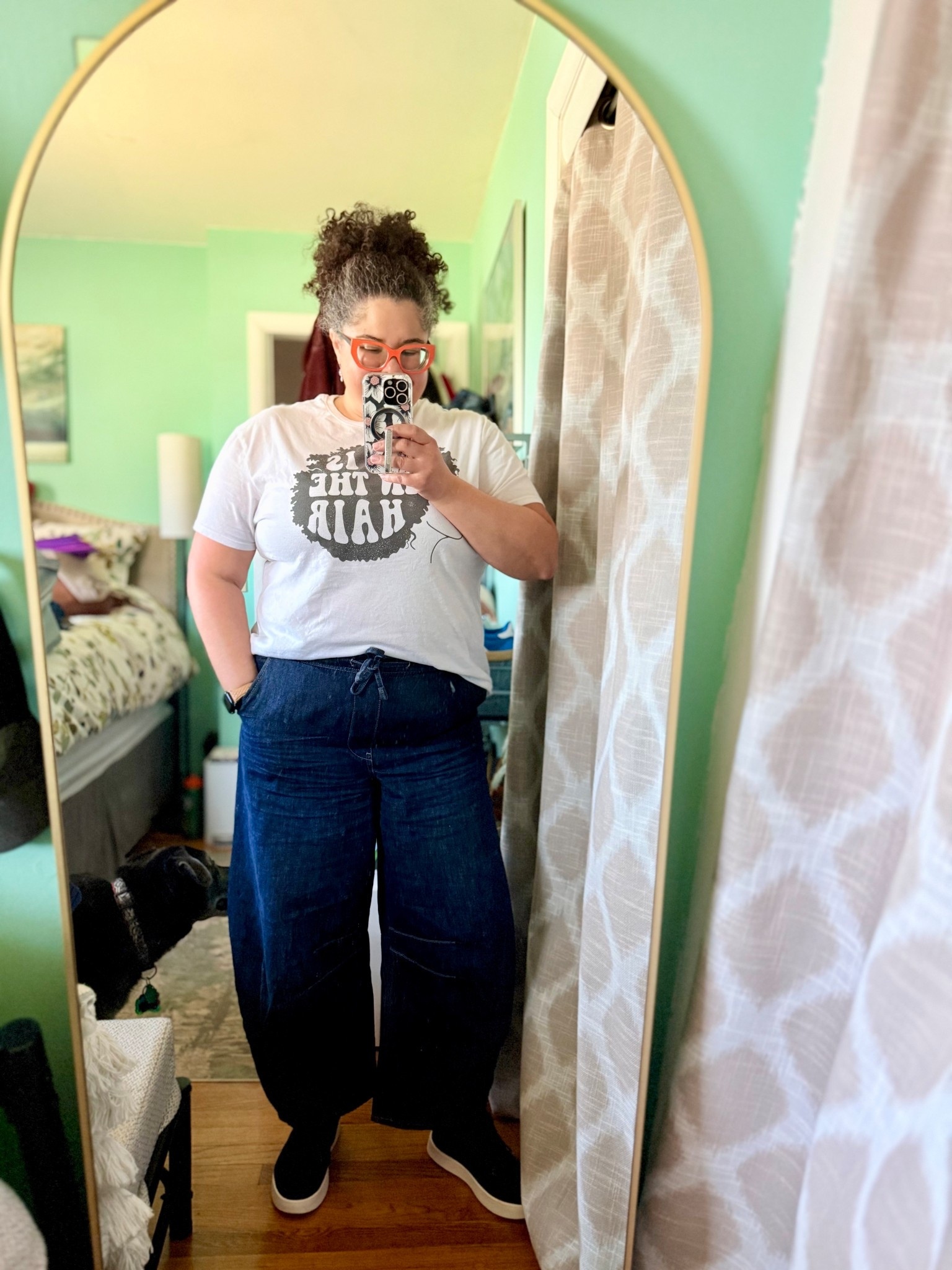 (Post includes gifted item).

These high waisted pull on barrel jeans are selling fast and are less than $20! I hit the size L since Old Navy tends to run a bit generously.

The shoes were #gifted by Amazon in exchange for my honest review.



#LTKootd #LTKSaleAlert #LTKMidsize