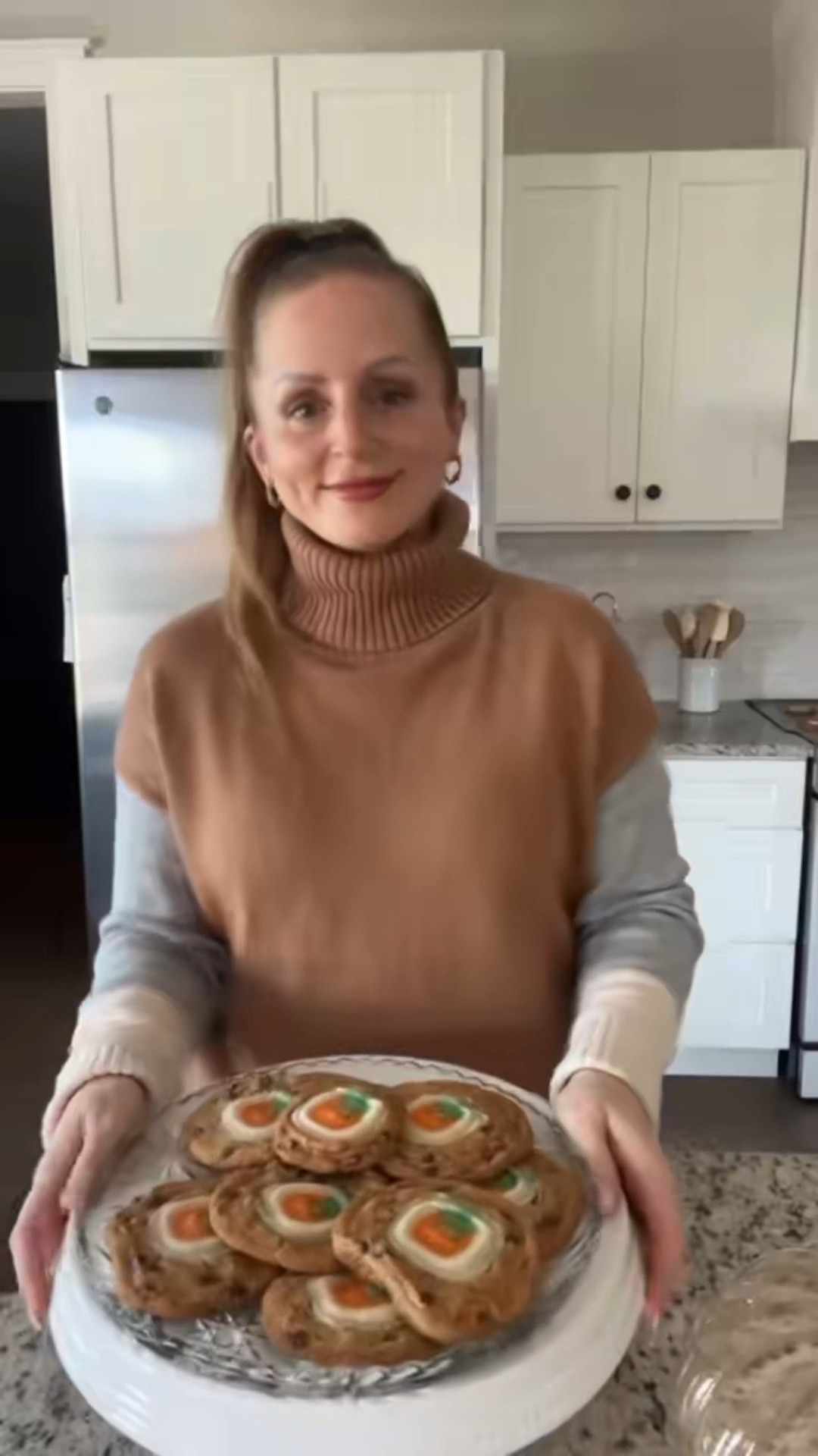 Who’s ready for fall? Here is a fun and easy treat to make!! Your fam will love it! 