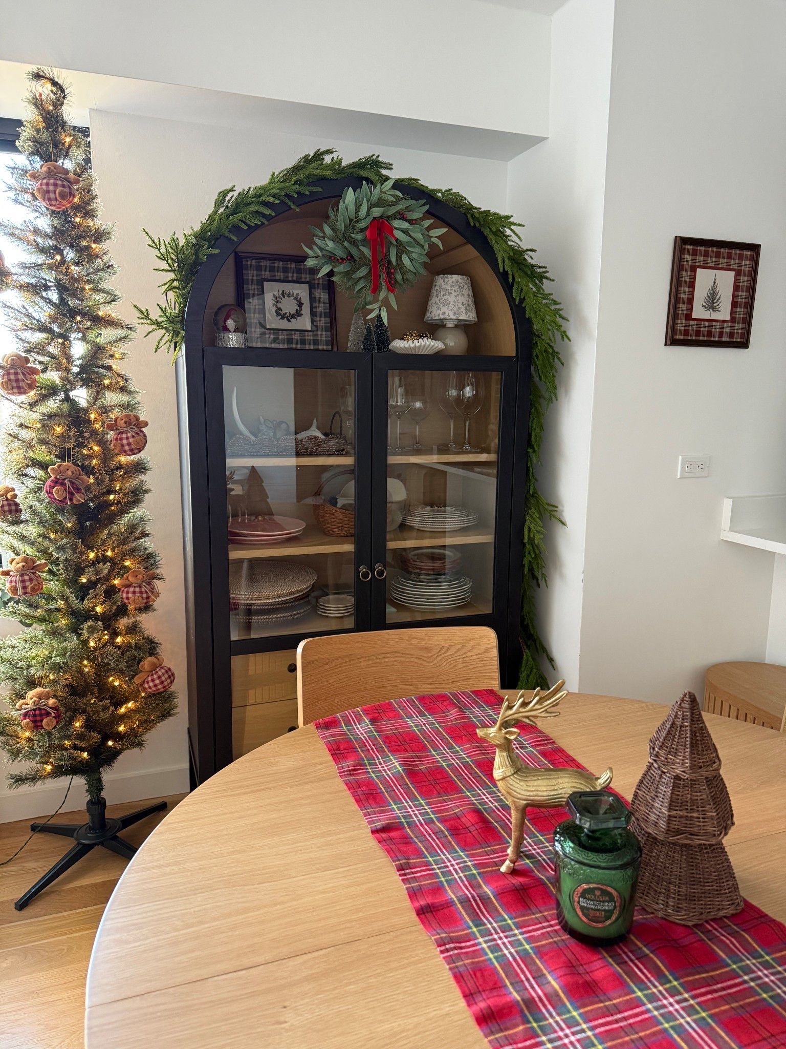 Dining area Christmas decor and mini wreaths 