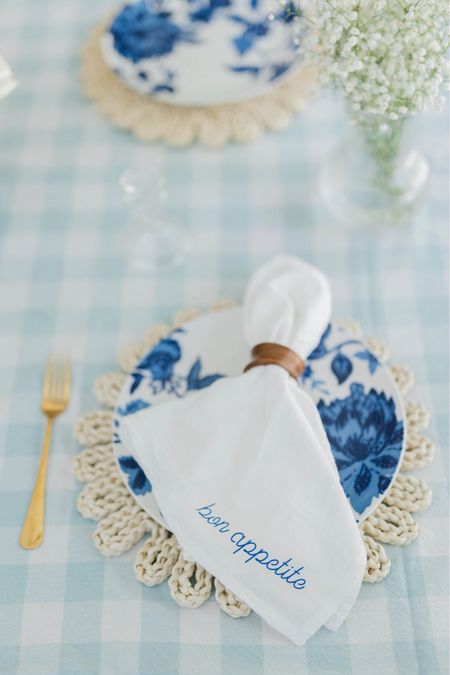 Grab the supplies to make these cloth napkins for under $20 