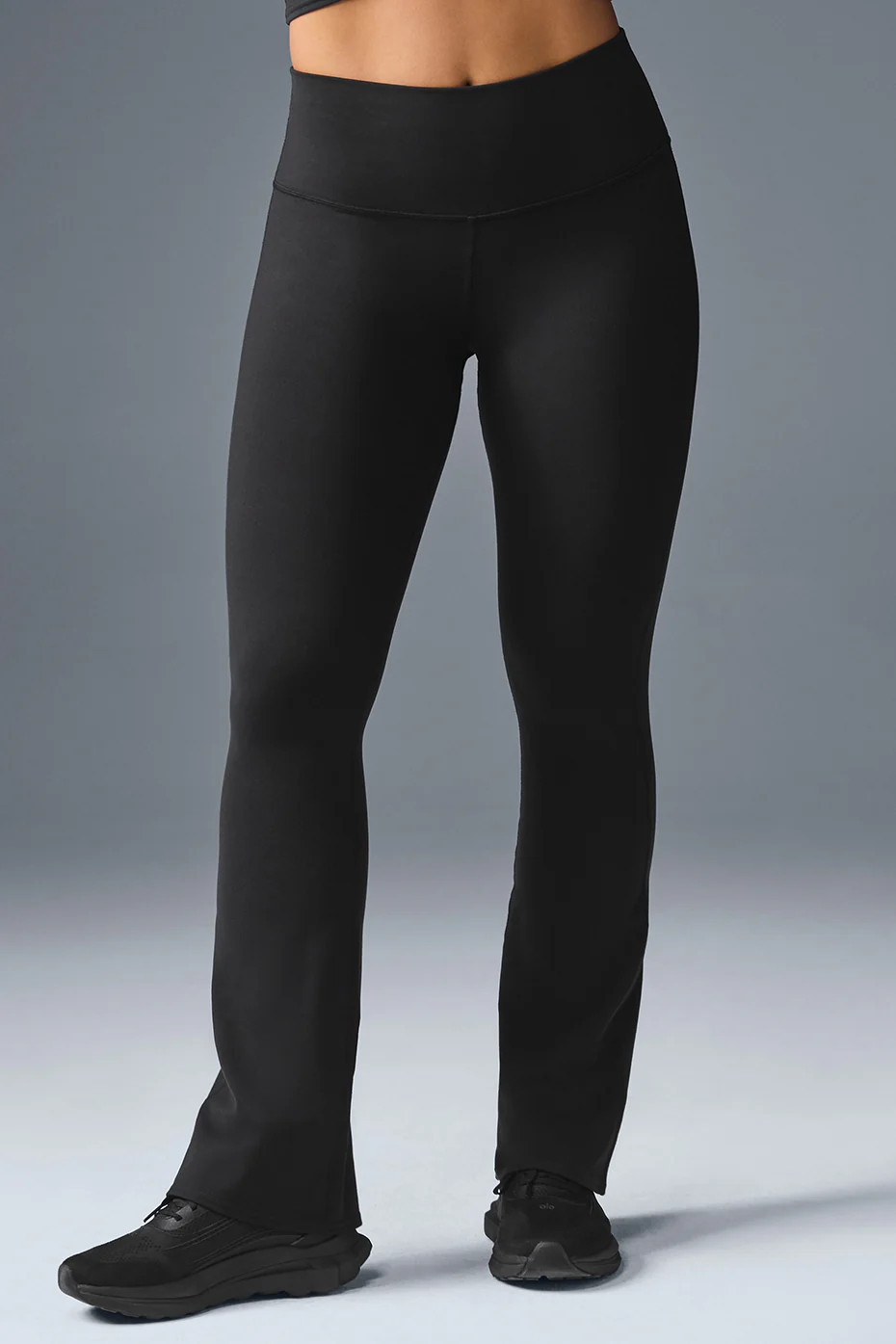 ALO | Airbrush High-Waist Bootcut Legging in Black, Size: Small | Alo Yoga (US)