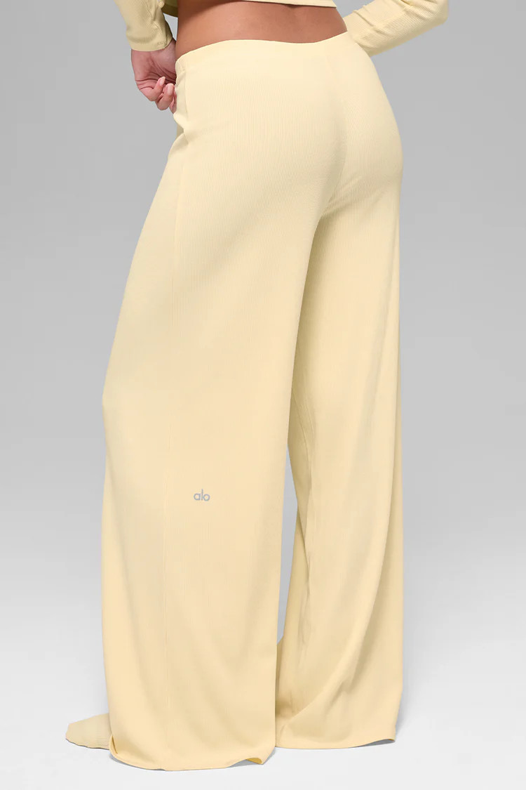 Mid-Rise Dreamlight Straight Pant - Candlelight Yellow | Alo Yoga (US)