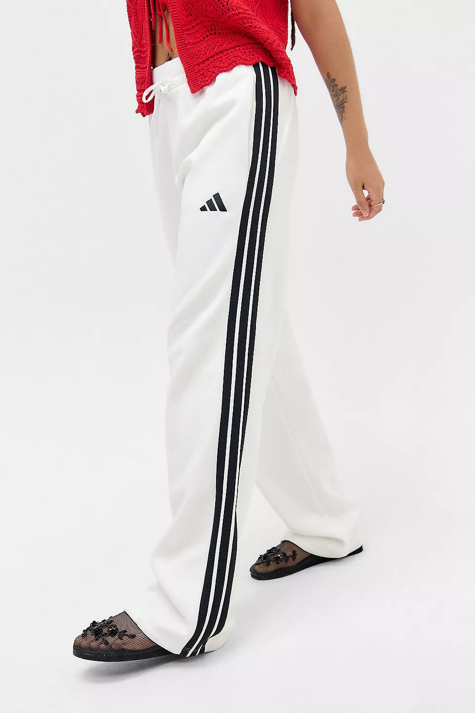 Pantalons de jogging adidas à jambes larges blancs | Urban Outfitters FR