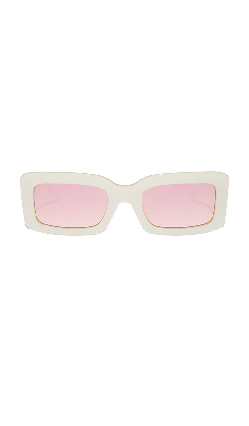 DIFF EYEWEAR Indy Sunglasses in White. | Revolve Clothing (Global)