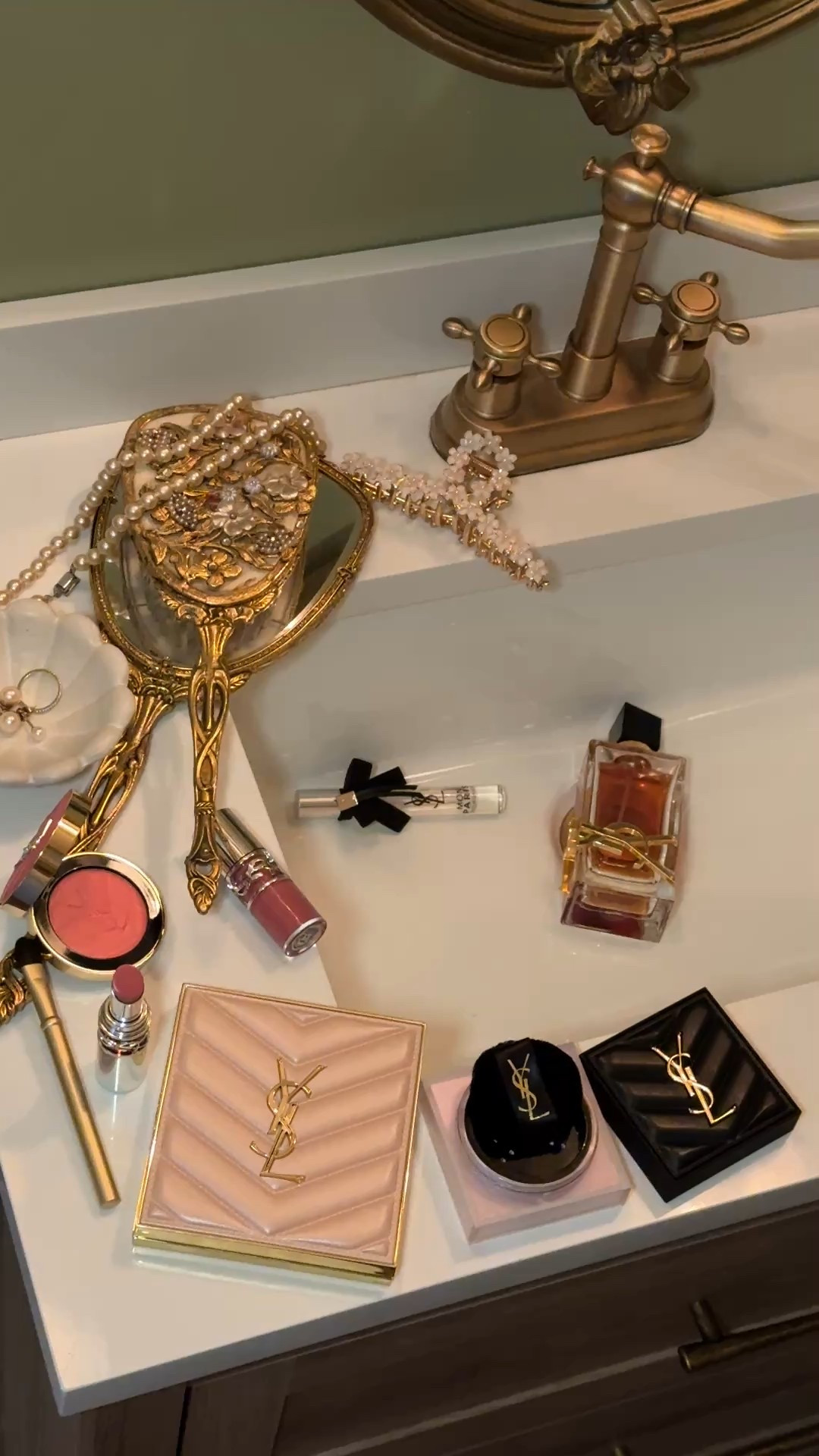 My YSL Beauty makeup favorites for a soft, clean everyday look 🤍
I rounded up all the Cyber Monday YSL Beauty deals — my go-to lipstick, tinted balm, glowing skin base, and the mascara I repurchase every year.
If you’re shopping luxury makeup, YSL bestsellers, or holiday beauty deals, everything is linked for you in one place.


#YSLBeauty #YSLmakeup #CyberMonday #CyberMondayDeals #luxurymakeup #holidaybeauty #makeupfavorites #beautydeals #cleanmakeuplook


#LTKGiftGuide #LTKCyberWeek #LTKHoliday