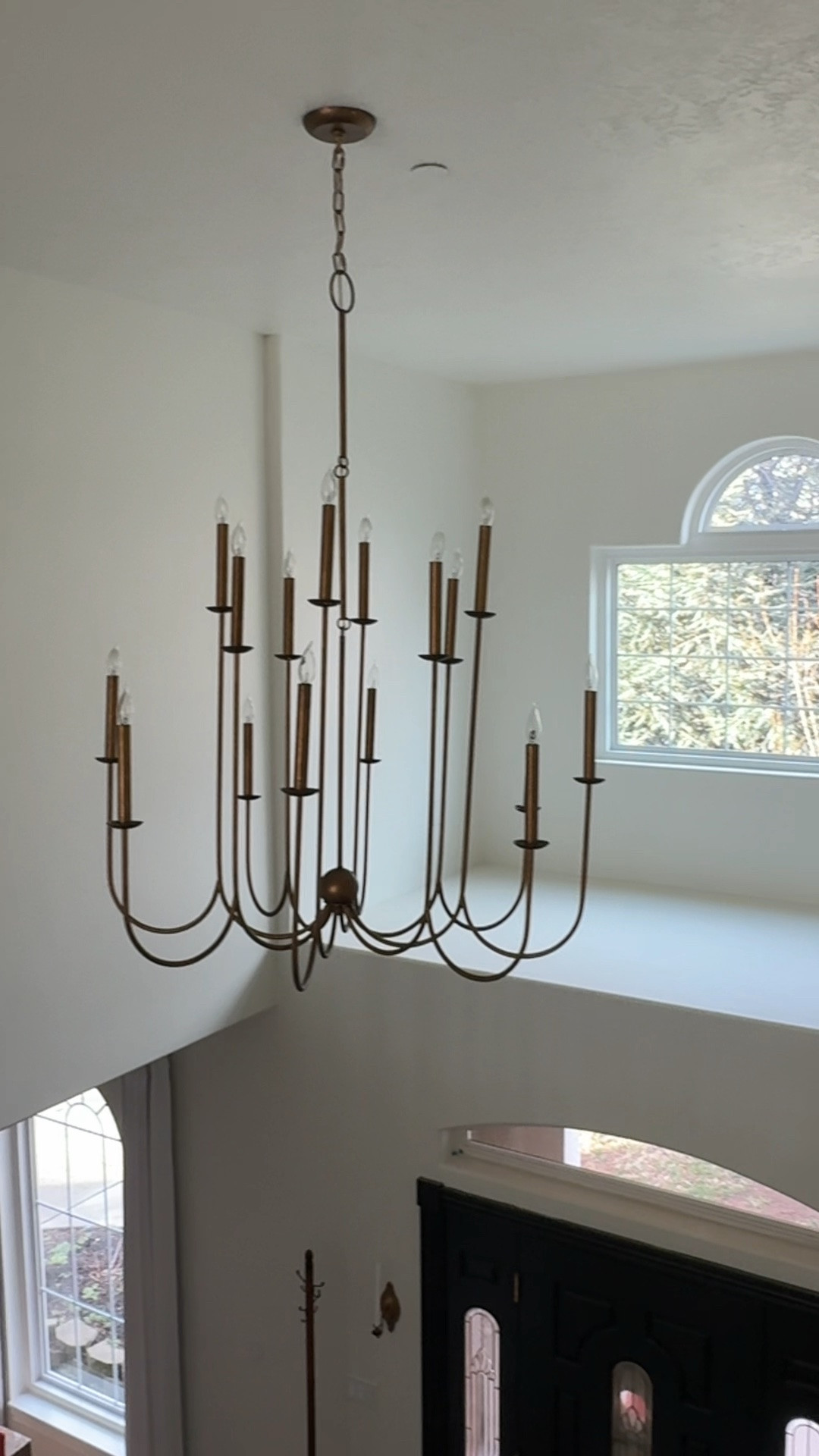 Dramatic transitional entry chandelier

#LTKHome #LTKSaleAlert