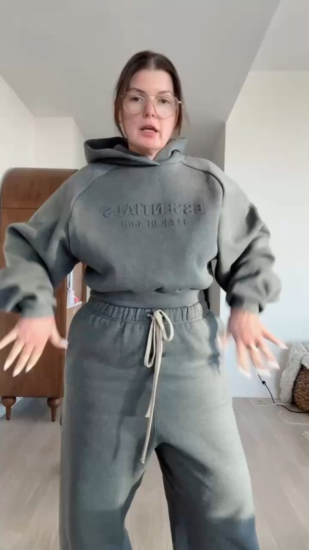 I sized down in the hoodie and sized up on the drop crotch high waist wide leg pants



#LTKSeasonal #LTKootd

#LTKSeasonal #LTKootd