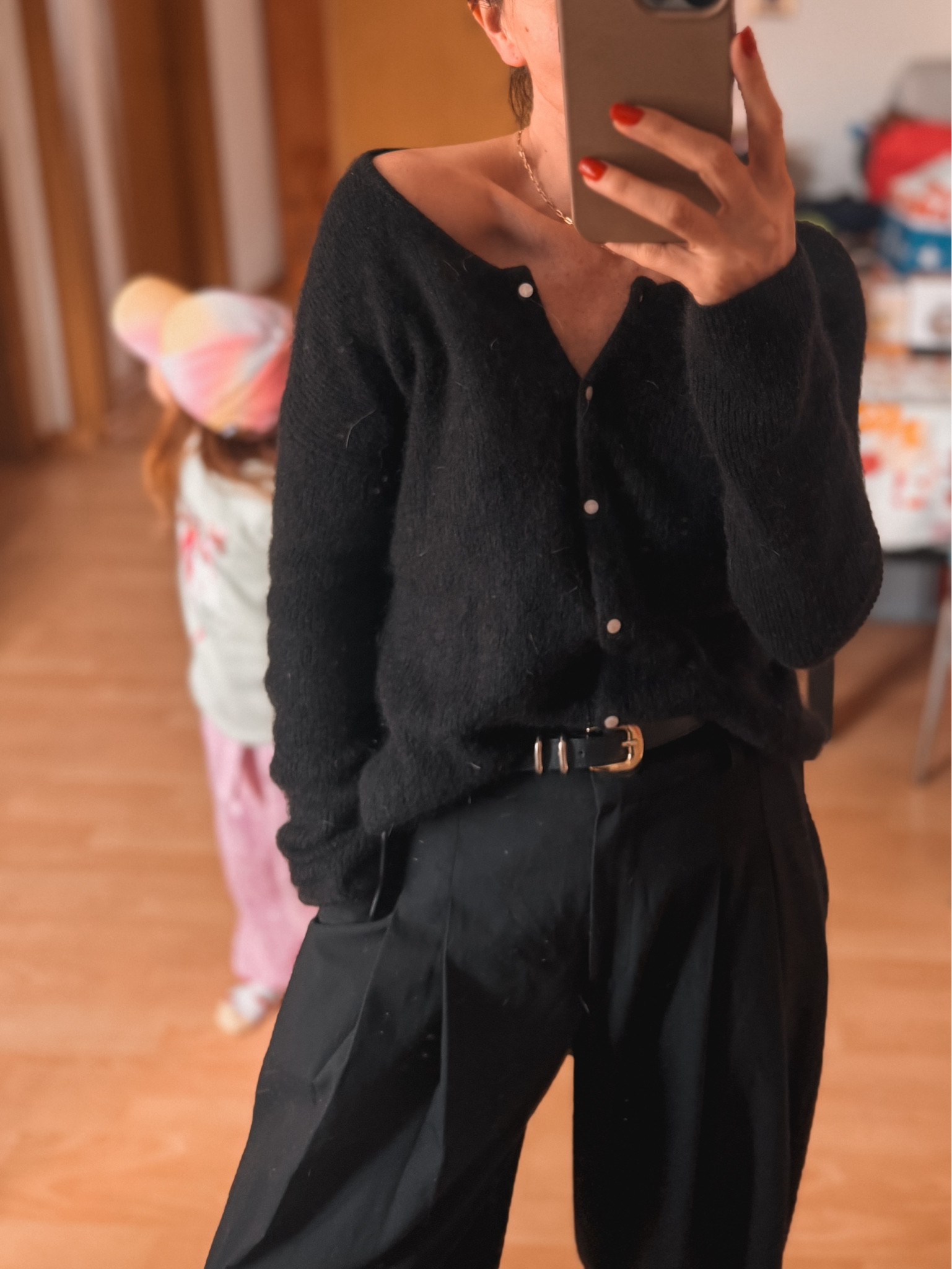 Easy but still chic all black outfit  

Got this Sézane Gaspard cardigan in XXS (they run big). Own it also in camel but in a Small (like the bigger size too but definitely oversized). 

Pants are from Marcéla London. Timeless piece which I will have for many years to come.

Belt is Sézane Paris, the Livie belt. Have it also in leopard. 



#LTKstyletip #LTKeurope