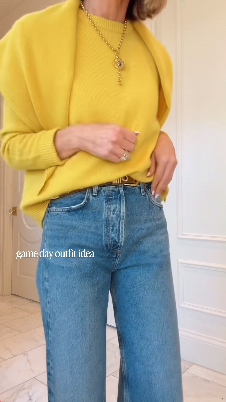 Easy game day outfit idea!! I’m loving all the pieces from @Tuckernuck’s new Fanatics collection. I’m wearing size small in the top and 25 in the jeans, run tts!