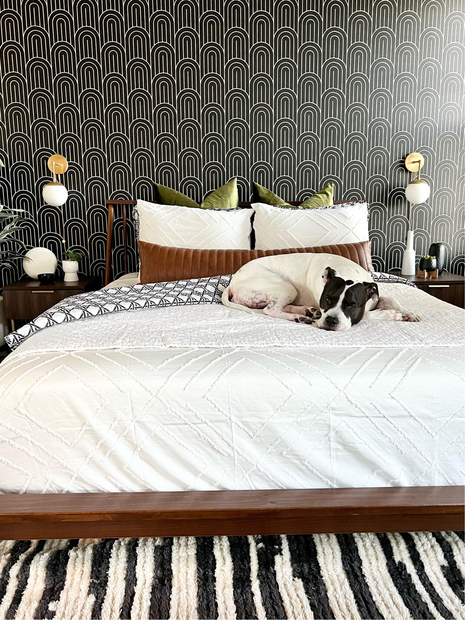 Its getting colder and colder so It’s the perfect time to bundle up and grab a new bedding bundle! I love my black and white bedding bundle from Lush Decor Home! 

#LTKGiftGuide #LTKhome #LTKSeasonal