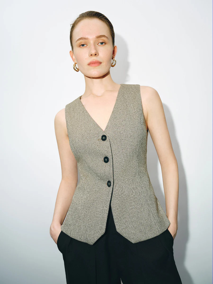 V-Neck Skater Vest | Urban Revivo
