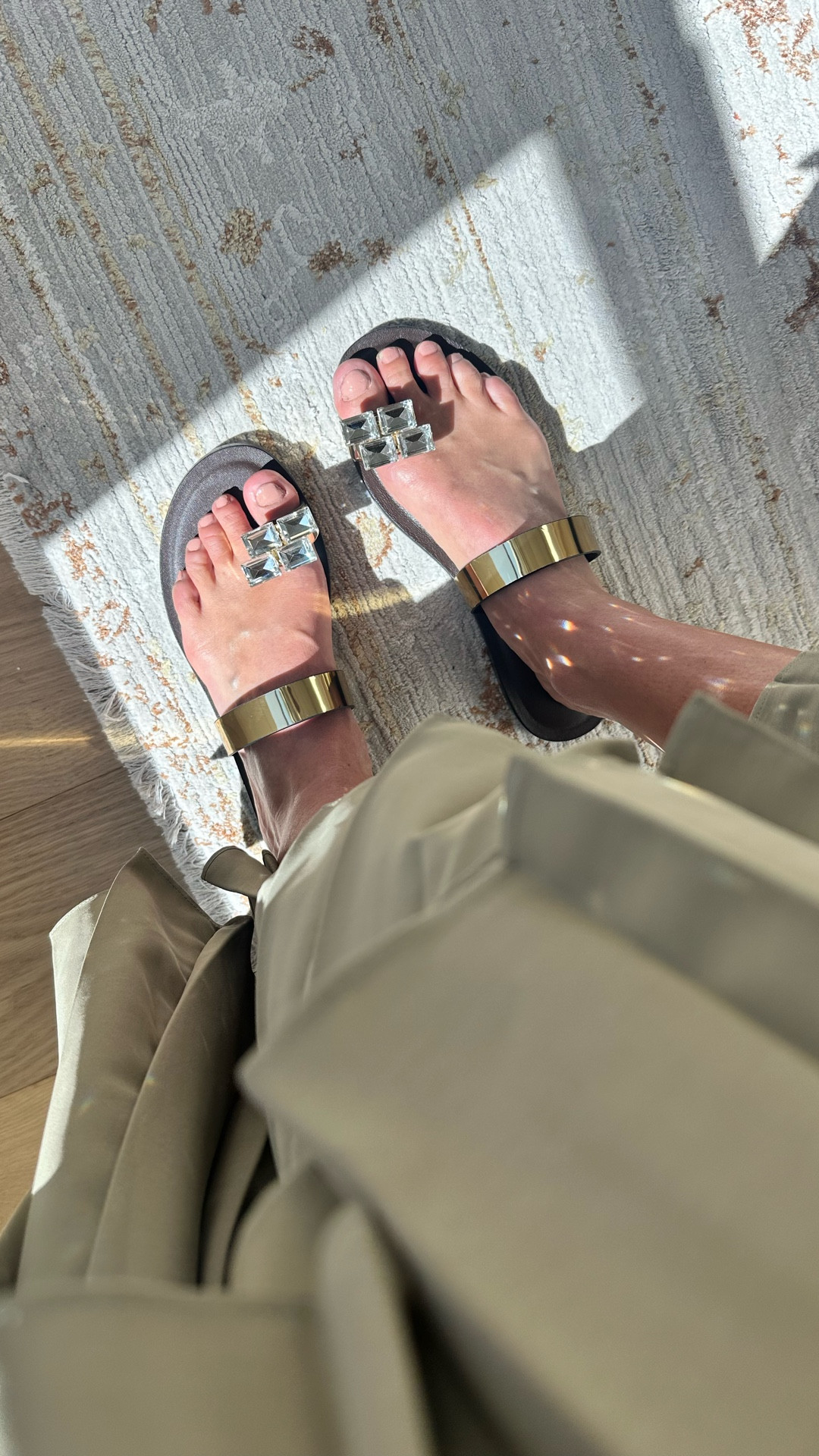 When the weather breaks 60 the sandals come out! It’s time to snag your Cecilia New York beauties now! 🤩✨



#LTKSeasonal #LTKgrwm #LTKootd