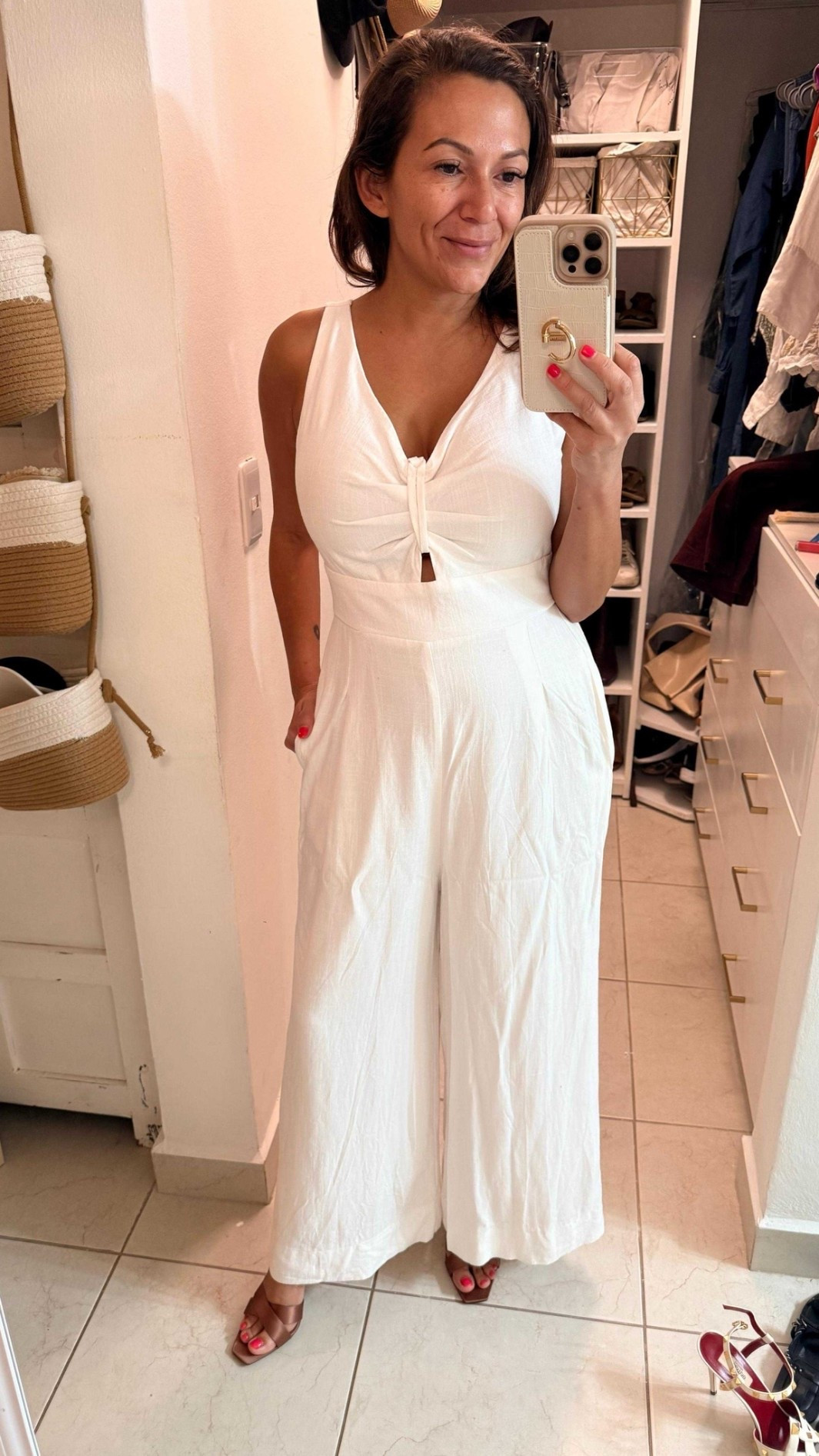 I love this jumpsuit so much I know own it in 4 colors! ❤️ It's elegant, easy to wear and, importantly for me, bra-friendly, which is a combination that's harder to find than it should be. 😅

#LTKCon #LTKootd #LTKOver40

#LTKstyletip