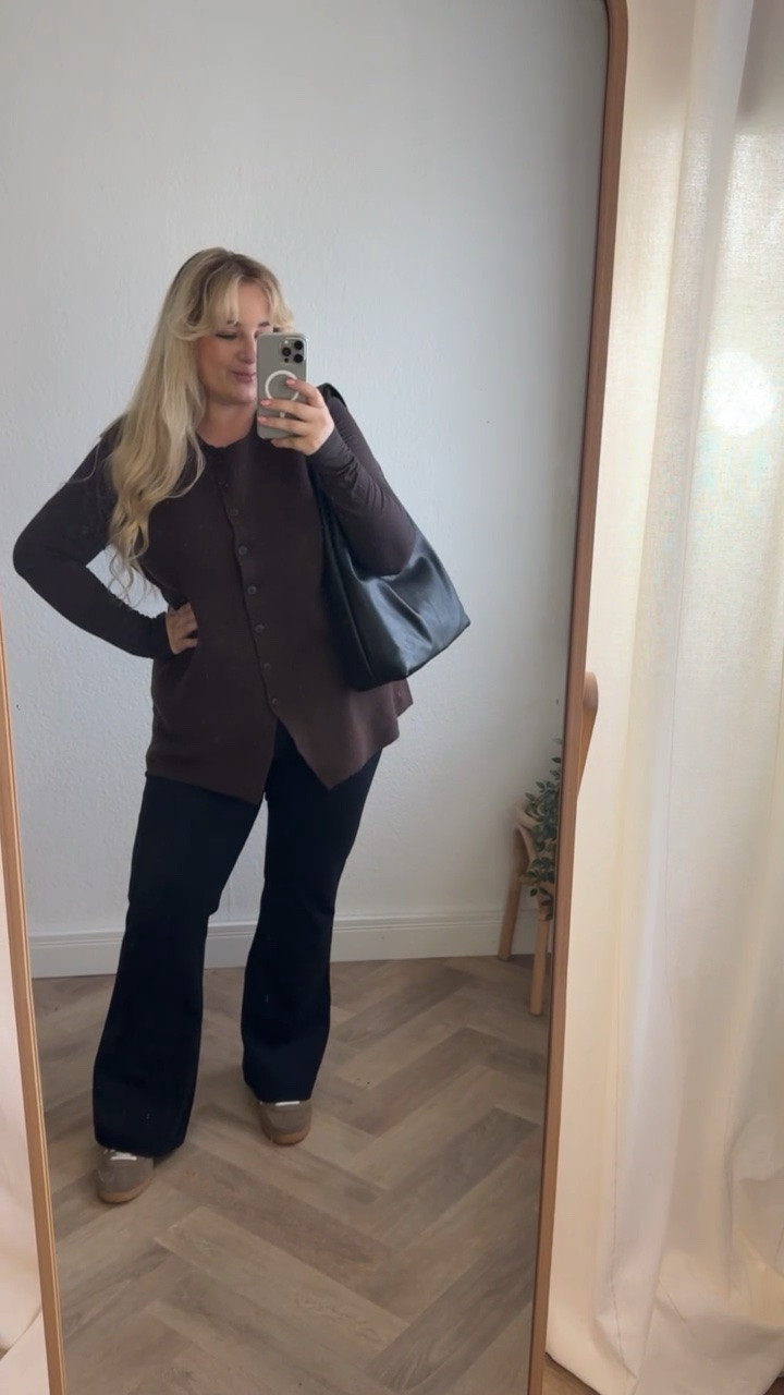 Outfit of the day 🤎🖤

15 % sparen bei Bon Prix mit dem Code:
bysandra15
(Gültigkeit: 16.09. -einschl. 18.09.2026; 15% auf Alles; einmalig einlösbar pro Kundin; gilt in DE App & Webshop)

#plussizefashion #weste #curvy #strick #autumn #herbst

#LTKdeutschland #LTKplussize #LTKautumn