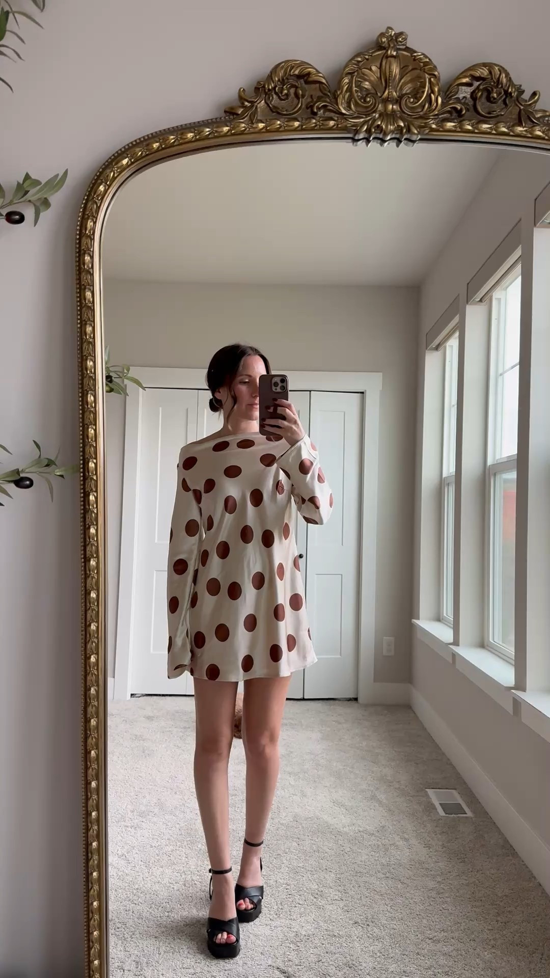 This polka dot mini dress is so chic and currently on sale! Not necessarily holiday - something you can wear year round! Wearing a xs 

Polka dot dress | free people | mini dress | long sleeve dress 

#LTKHoliday