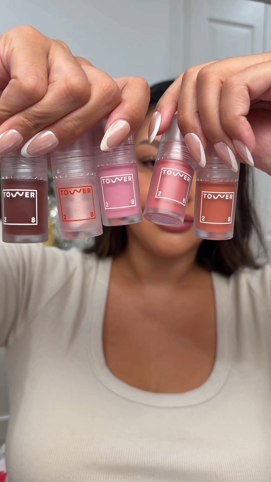 No spicy plump, only vibration on the lips 😏 5 wearable colors ✨