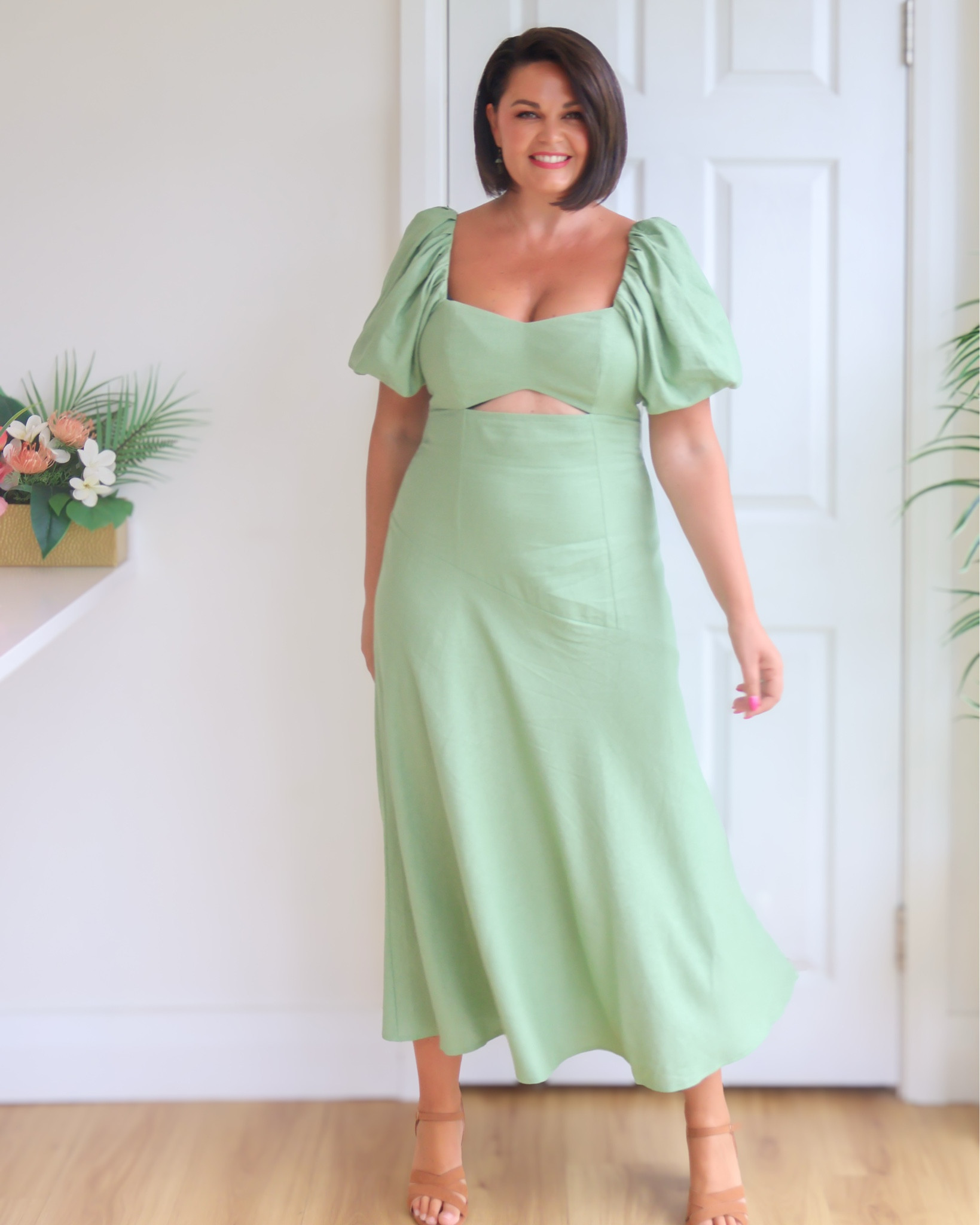 Pink or Green? I couldn’t choose?!

It’s a pretty linen blend mix summery dress.  The a line skirt and big puff sleeves are a great shape for us mid size girls.  Neckline is gorgeous too! 

I like the cut out, I’m not one for showing my midriff anymore but this way I feel on trend but comfortable 

#LTKuk #LTKsummer #LTKmidsize