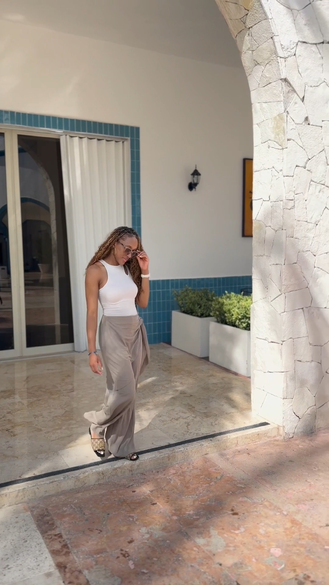 Just a little resort vacay vibes. Can I go back? 😅

Top: @Express 
Bottoms: @Zara 
Shoes: Gucci
Bag: @Michael Kors US

#LTKvlog #LTKootd #LTKTravel
