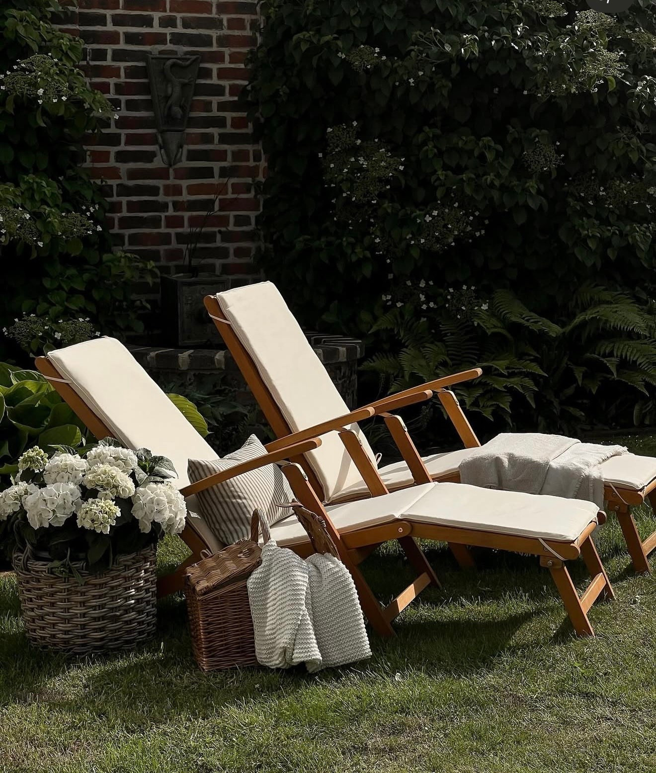 Sun loungers ready for when the sun hits 

@Wayfair ad 

#LTKhome #LTKspring