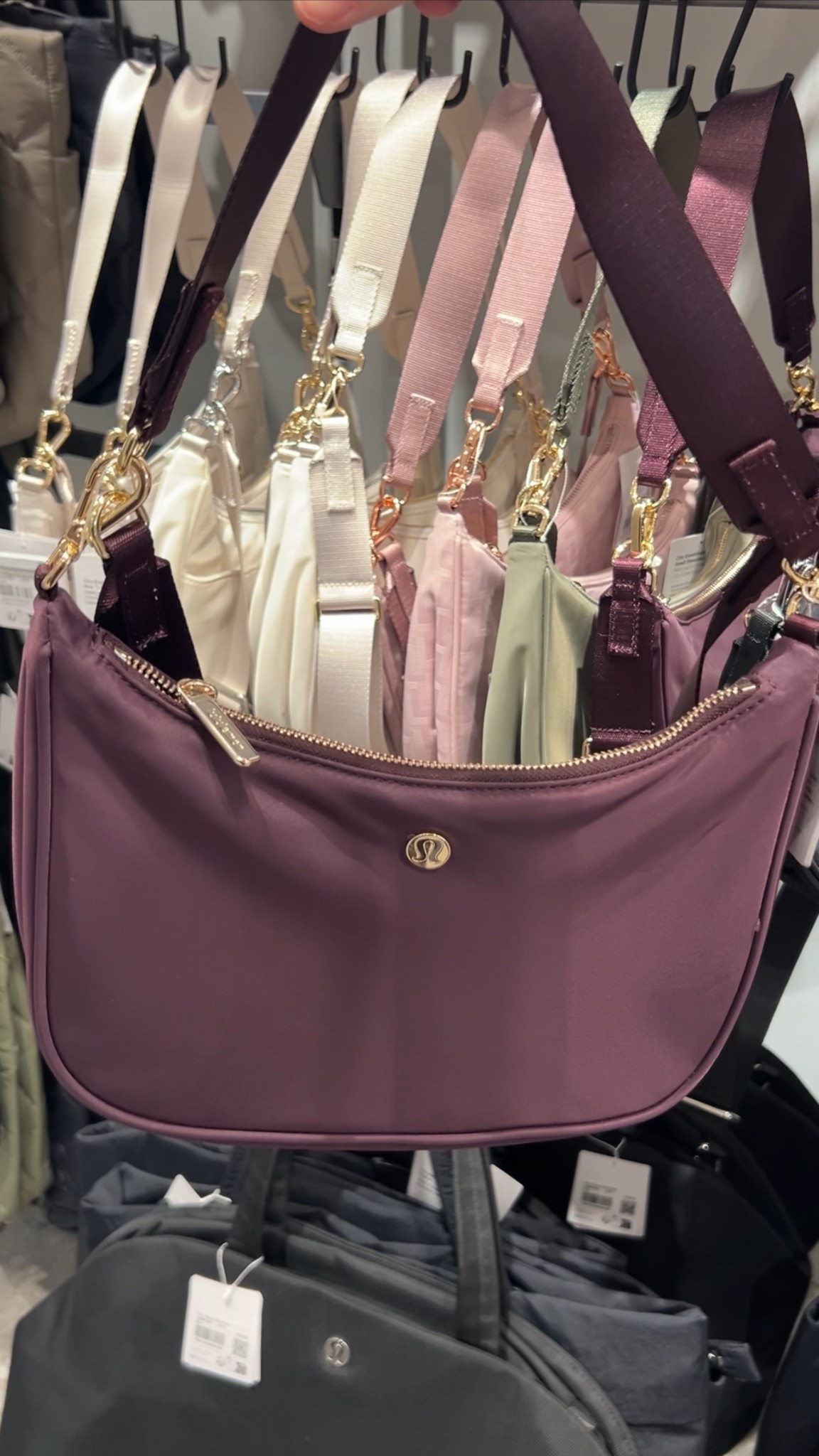 Black plum city essential purse 

#LTKSeasonal #LTKGiftGuide #LTKStyleTip