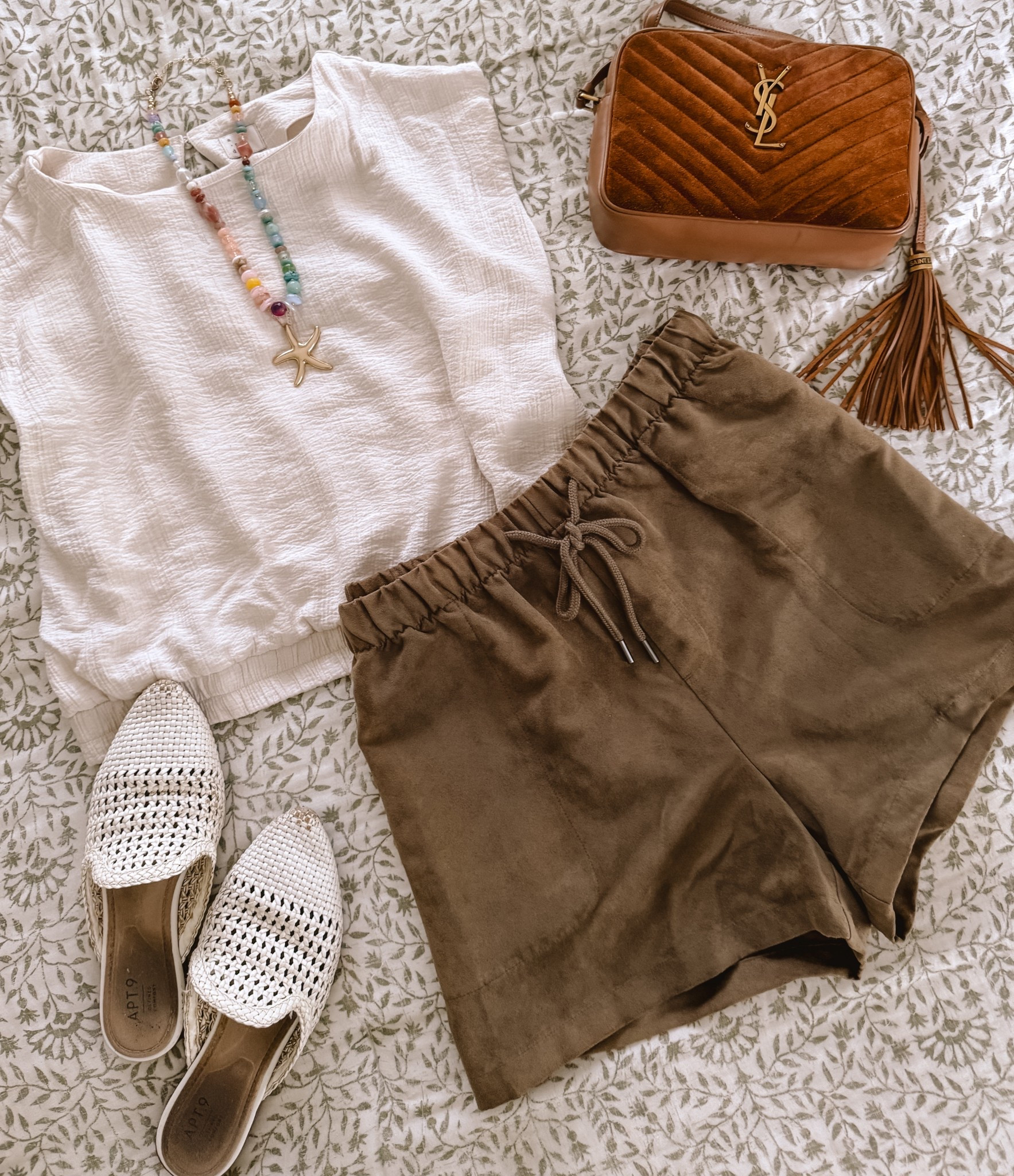 Brown suede shorts?! YES PLEASE. Perfect fall transition outfit piece from Target

The brown suede shorts run true to size.

The crinkle tank top runs true to size too.


#ltkmidsize #ltkseasonal #ltksalealert

#LTKFindsUnder100 #LTKFindsUnder50