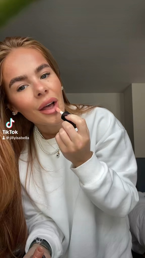 lip combo | peach lip combo | beauty | make up | nars | vieve 

#LTKSeasonal #LTKeurope #LTKbeauty