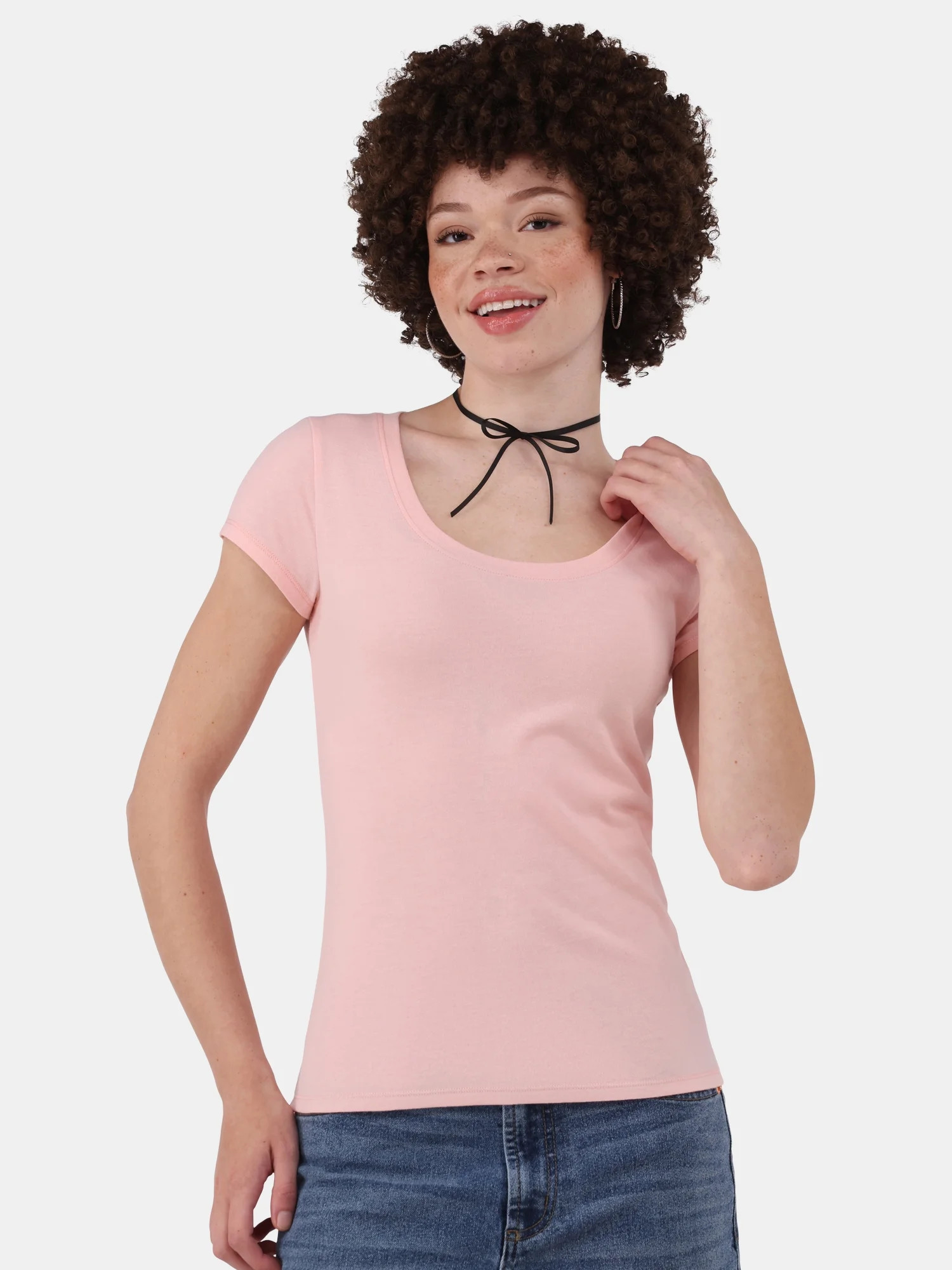 No Boundaries Scoop Neck Tee with Short Sleeves, Women's - Walmart.com | Walmart (US)