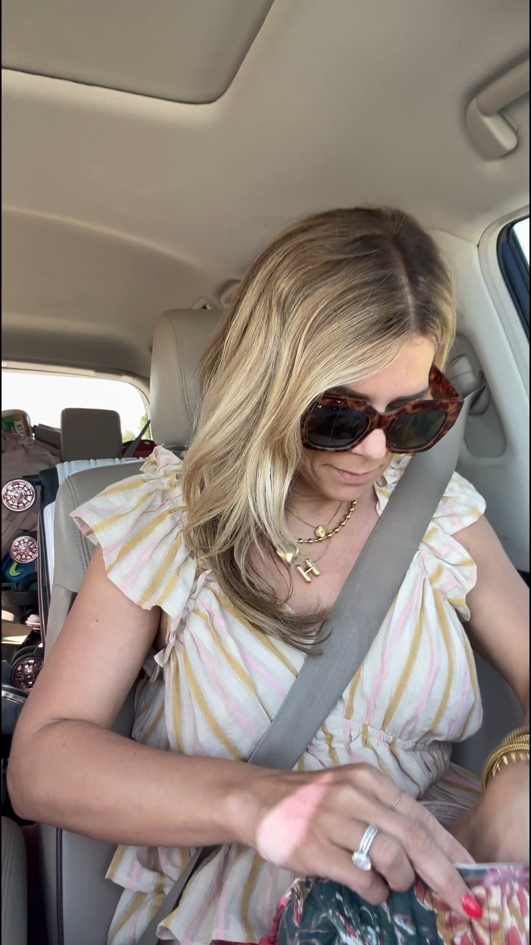 5 minute makeup… in the car 😘

Lip liner: Nude
Lipstick: Bare it All
Bronzer: Leo
Blush: Stockholm 

#LTKBeauty