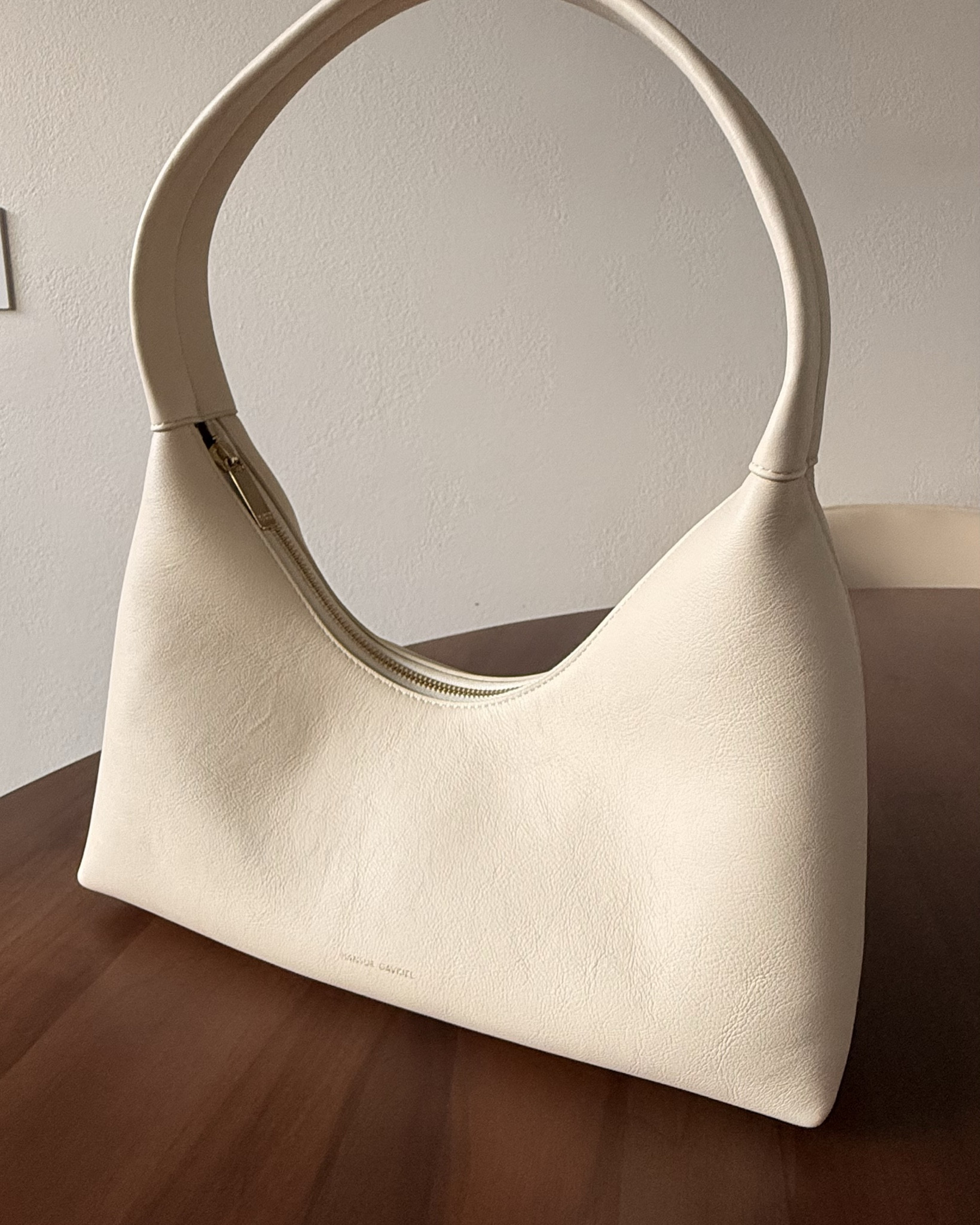 Mansur Gavriel Candy Baguette in Jasmine

White bag, minimal bag, chic style
#minimalbag

#LTKSaleAlert #LTKgrwm #LTKootd