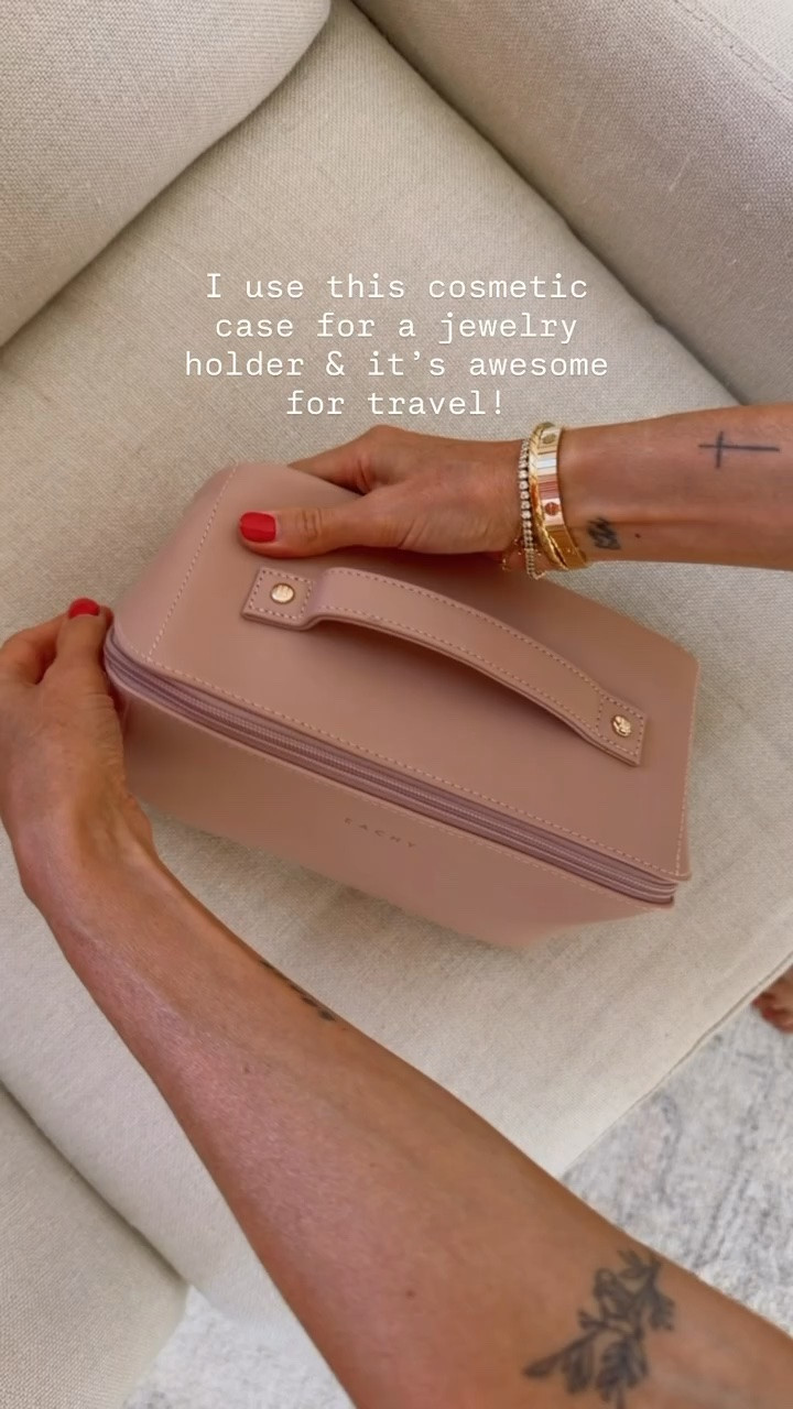 This case is so great to hold all your jewelry while you travel! On sale today!

Loverly Grey, Amazon find, Amazon prime day deals, travel jewelry case

#LTKTravel #LTKSaleAlert