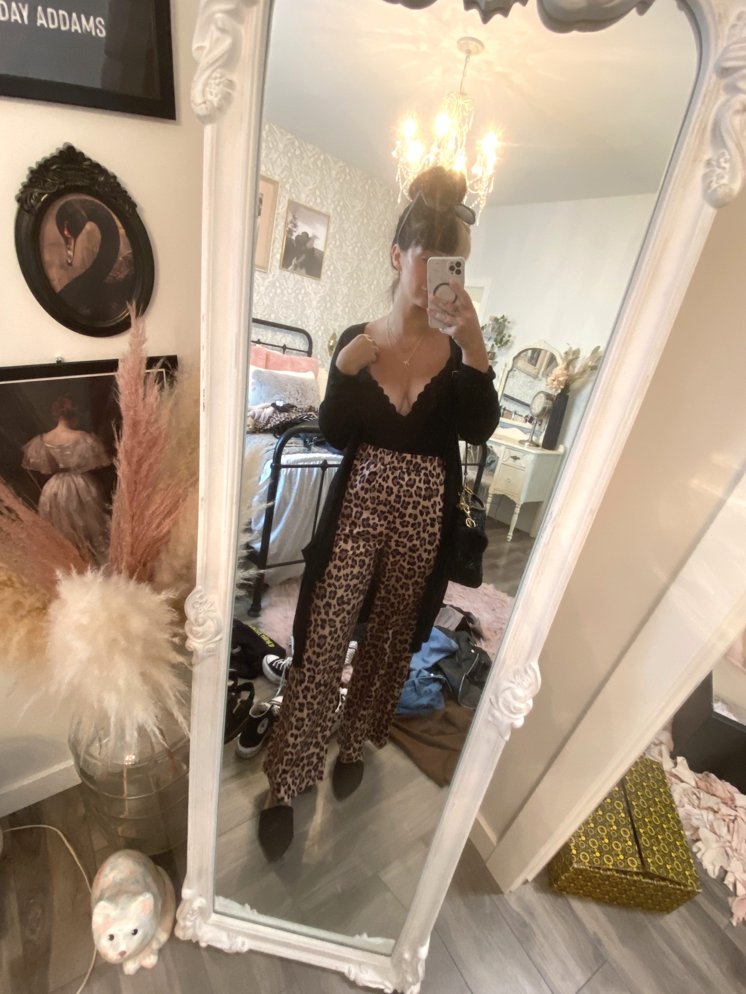 Leopard soft autumn alt 🐆

Cardigan: Vero Moda 
Pants: Temu
Shoes: Walmart
Bodysuit: H&M 
Purse: JW Pei

#LTKcanada #LTKstyletip