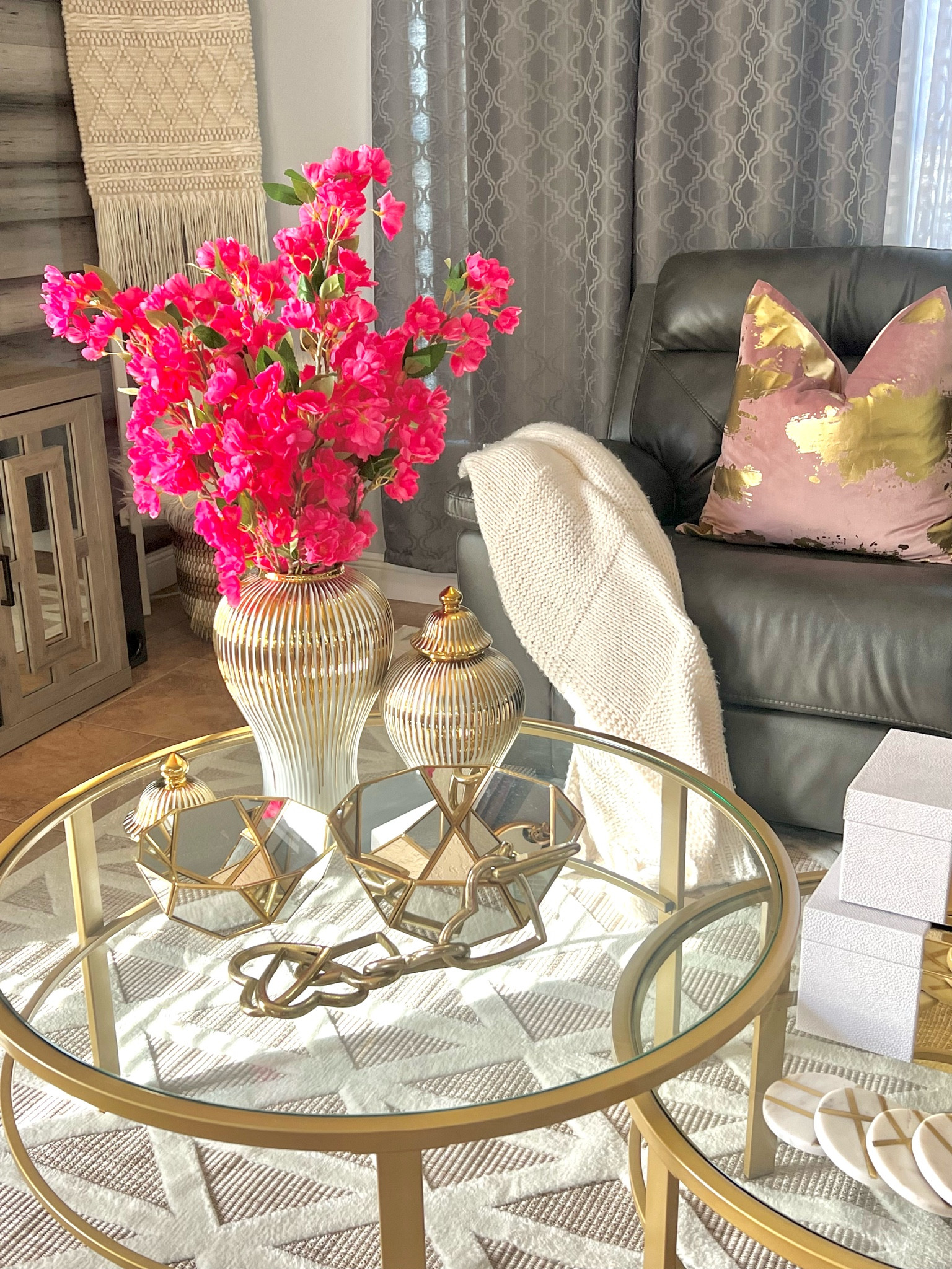 Living  room decor style tip 

#LTKstyletip #LTKhome #LTKMostLoved