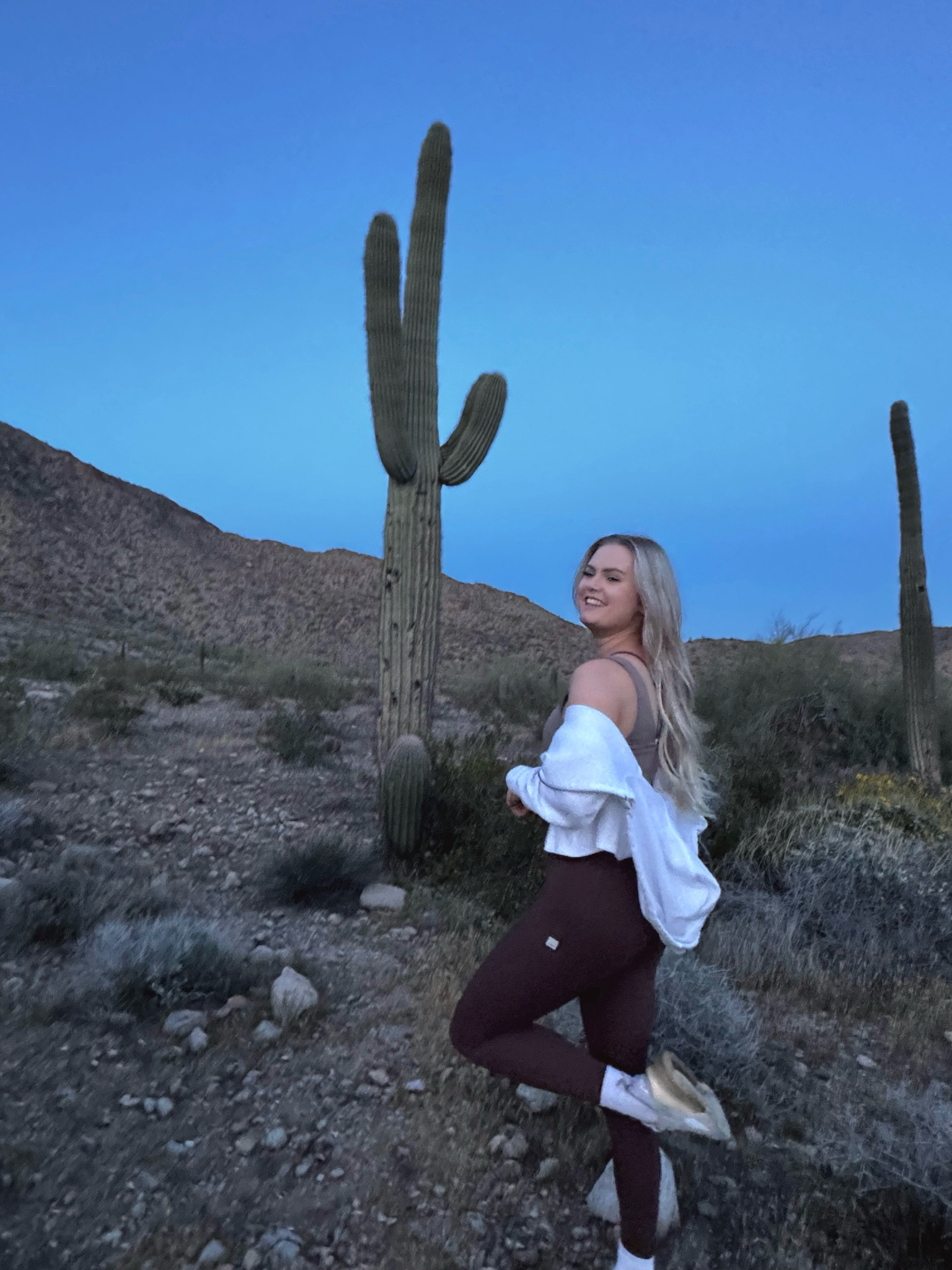 Neutral hike fit 🤎🌵🐪🏜️ #hike #traveloutfit #arixona #neutraloutfit

#LTKActive #LTKtravel