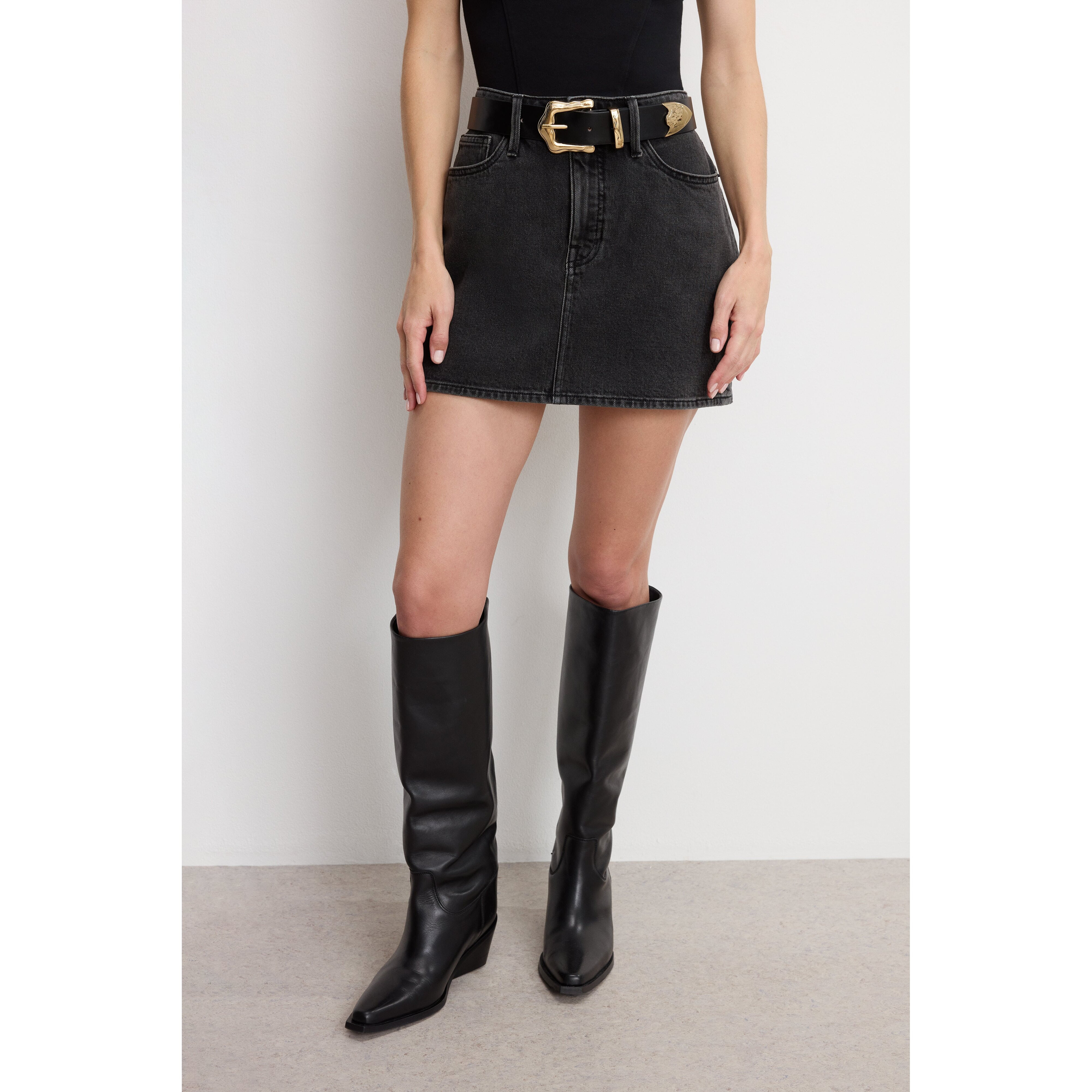 Women's Good 90s Mini Skirt | Black, 371 Size 30 Plus | Good American by Khlo� Kardashian | Good American