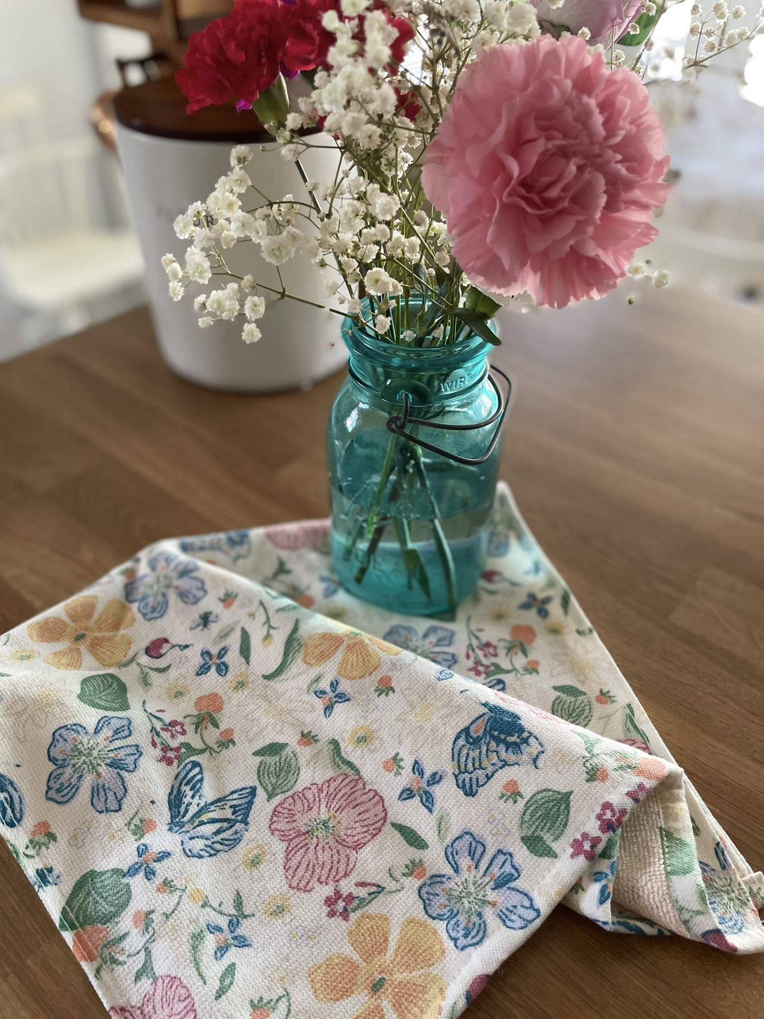 These new Spring towels from the Threshold line at Target are incredible!! They are soft and the most pretty colors for Spring! They come in a pack of 2 so you can use one in the kitchen and one in the bathroom!

#LTKSpringSale #LTKSeasonal #LTKhome